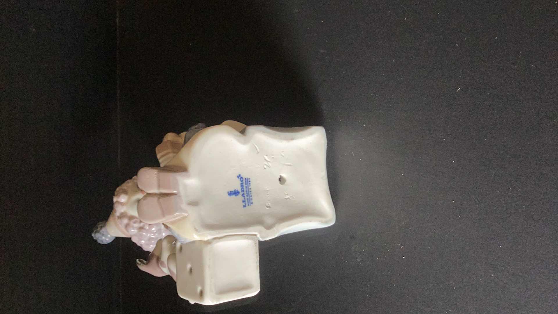 Photo 3 of LLADRO   “PIERROT WITH CONCERTINA DOG #5279 6” TALL 