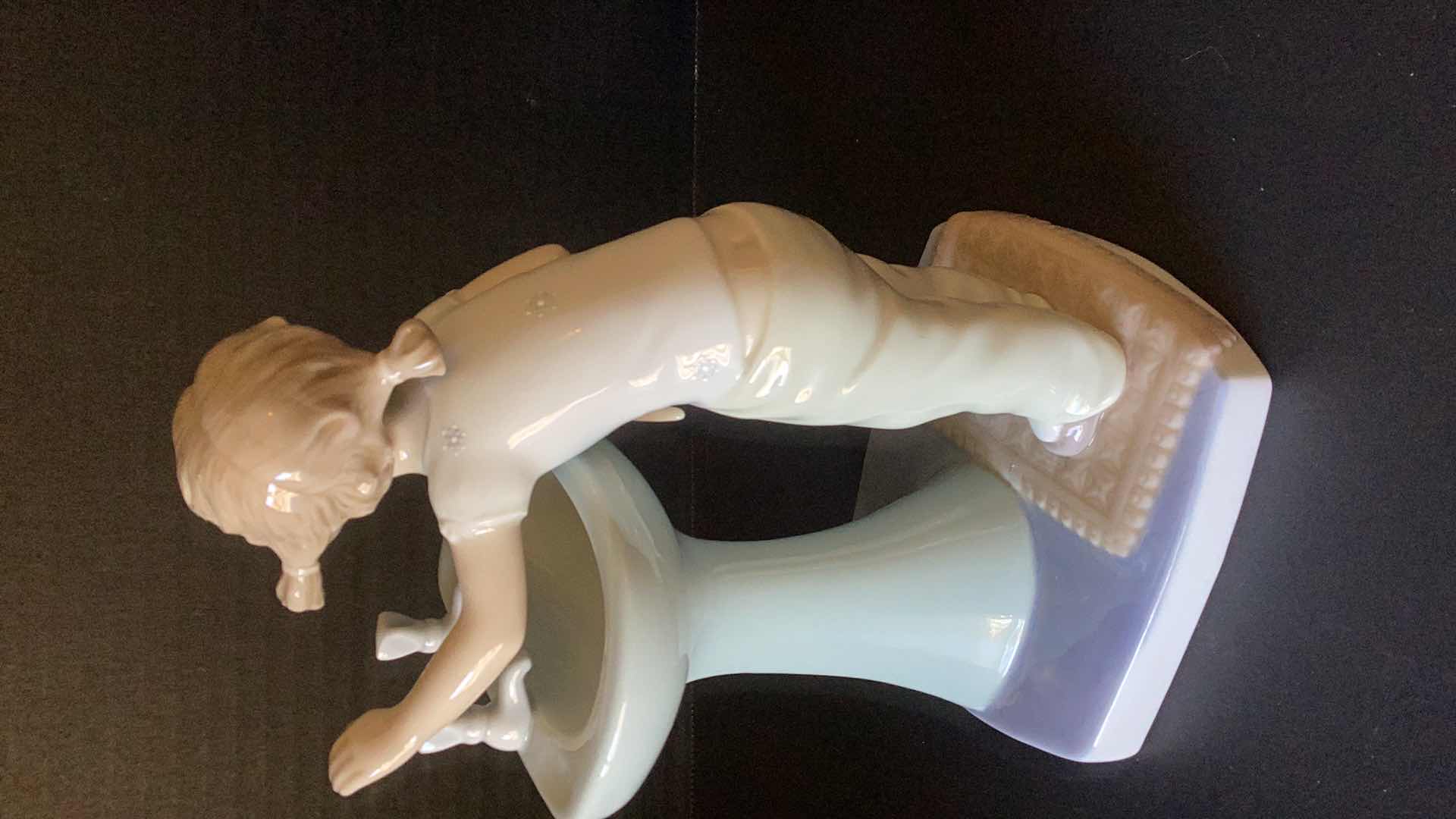 Photo 1 of LLADRO “CLEAN UP TIME” #4838 8” TALL 
