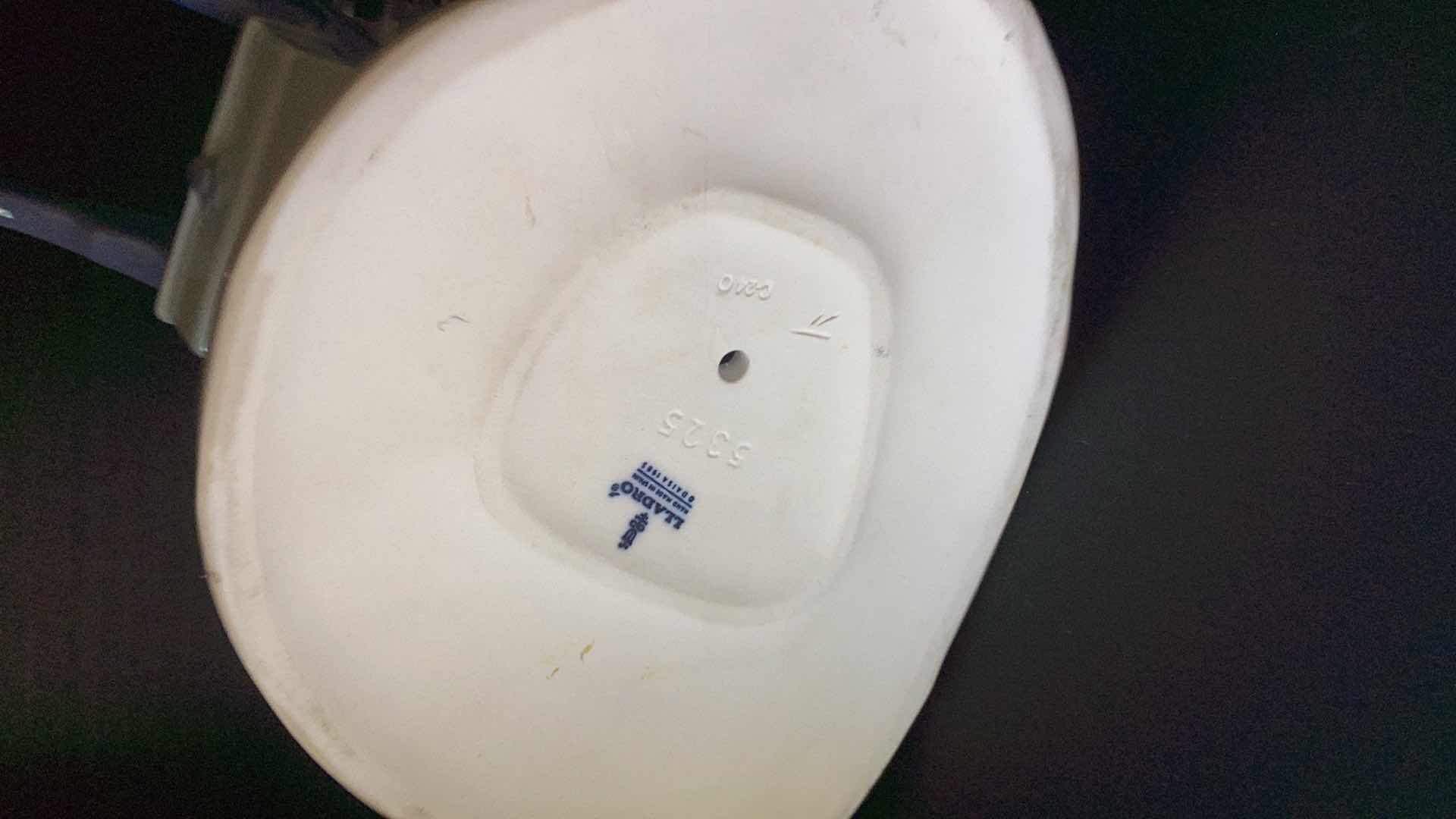 Photo 1 of LLADRO “ICE CREAM VENDOR” #5325 9” TALL 