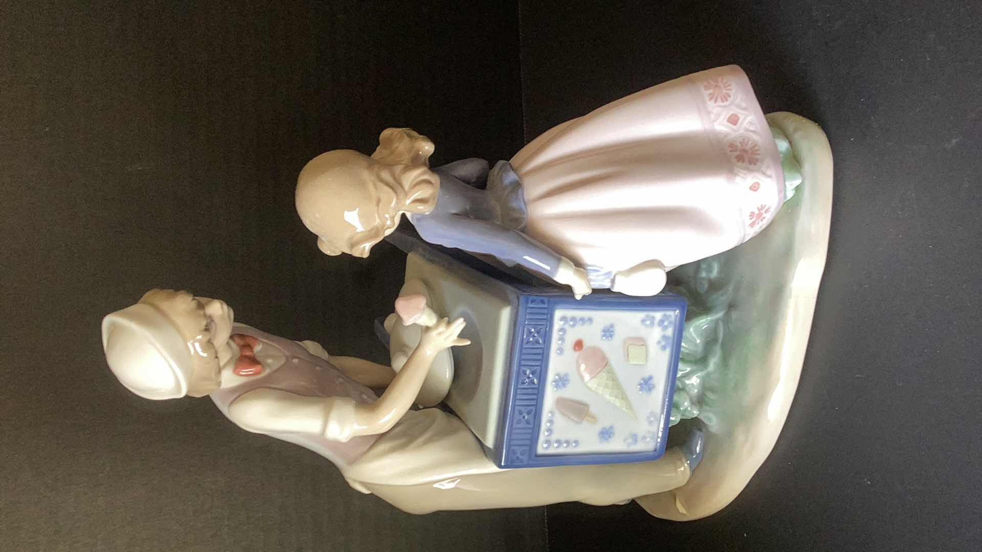 Photo 1 of LLADRO “ICE CREAM VENDOR” #5325 9” TALL 