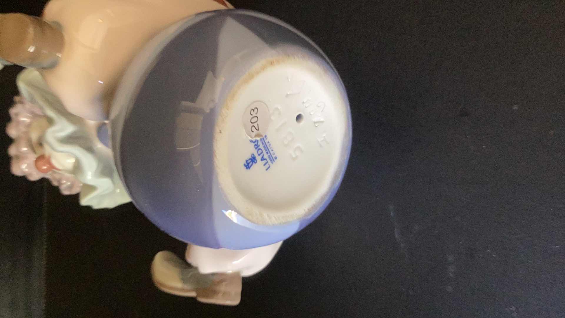 Photo 1 of LLADRO “HAVING A BALL” #5813 7” TALL 