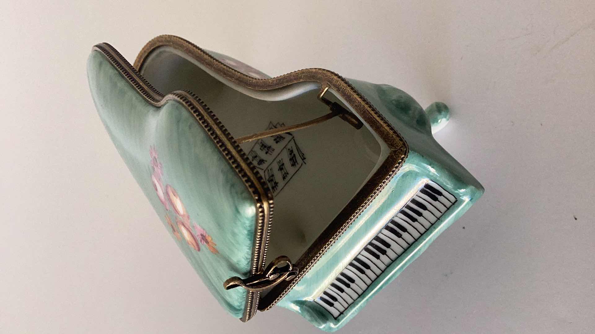 Photo 1 of LIMOGES FRANCE GREND PIANO PILL BOX 4 X 2” 