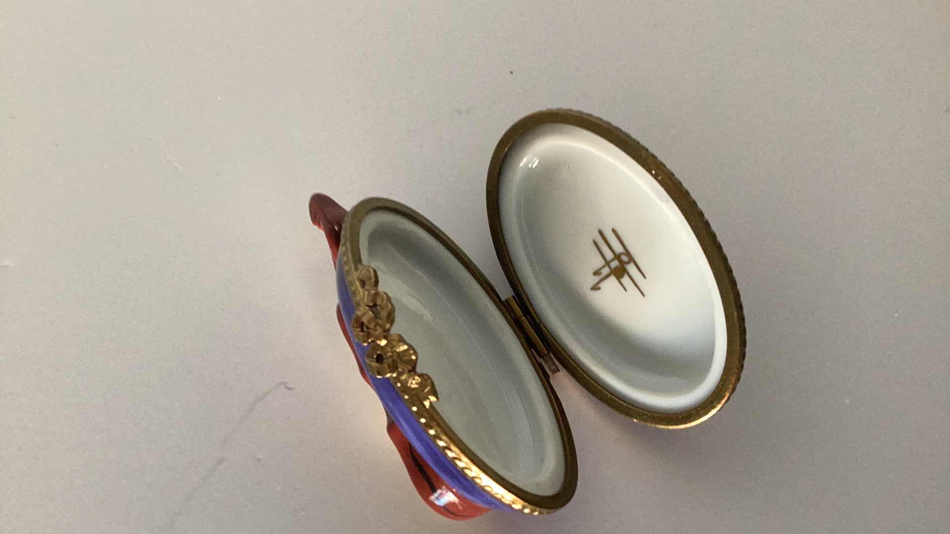 Photo 1 of LIMOGES FRANCE VIOLIN PILL BOX 3” LONG