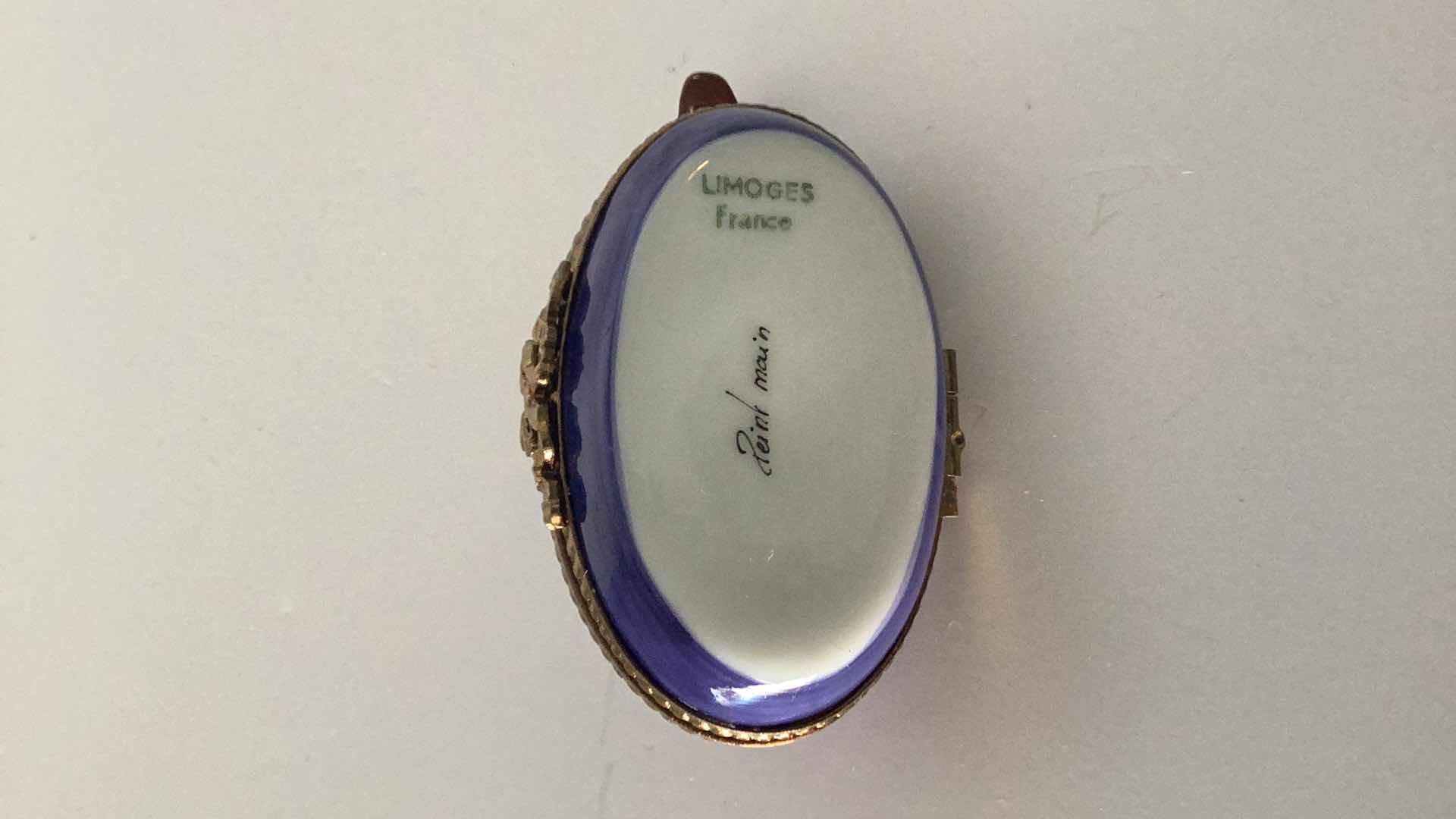 Photo 1 of LIMOGES FRANCE VIOLIN PILL BOX 3” LONG