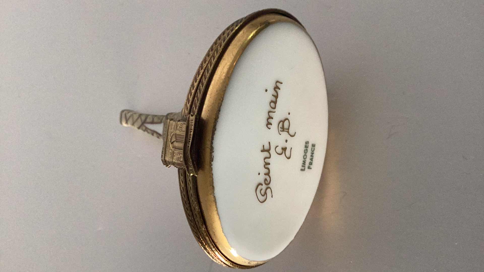 Photo 1 of LIMOGES FRANCE EIFFEL TOWER PILL BOX 3” TALL 