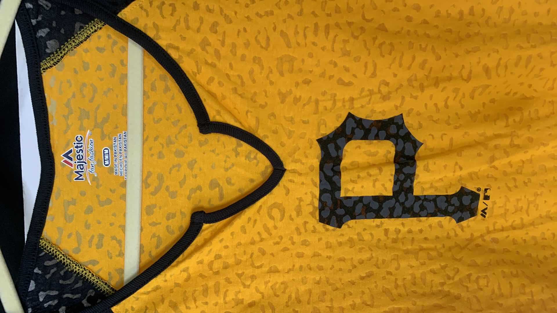 Photo 1 of WOMENS NEW W TAGS PITTSBURGH PIRATES TEE SIZE MED