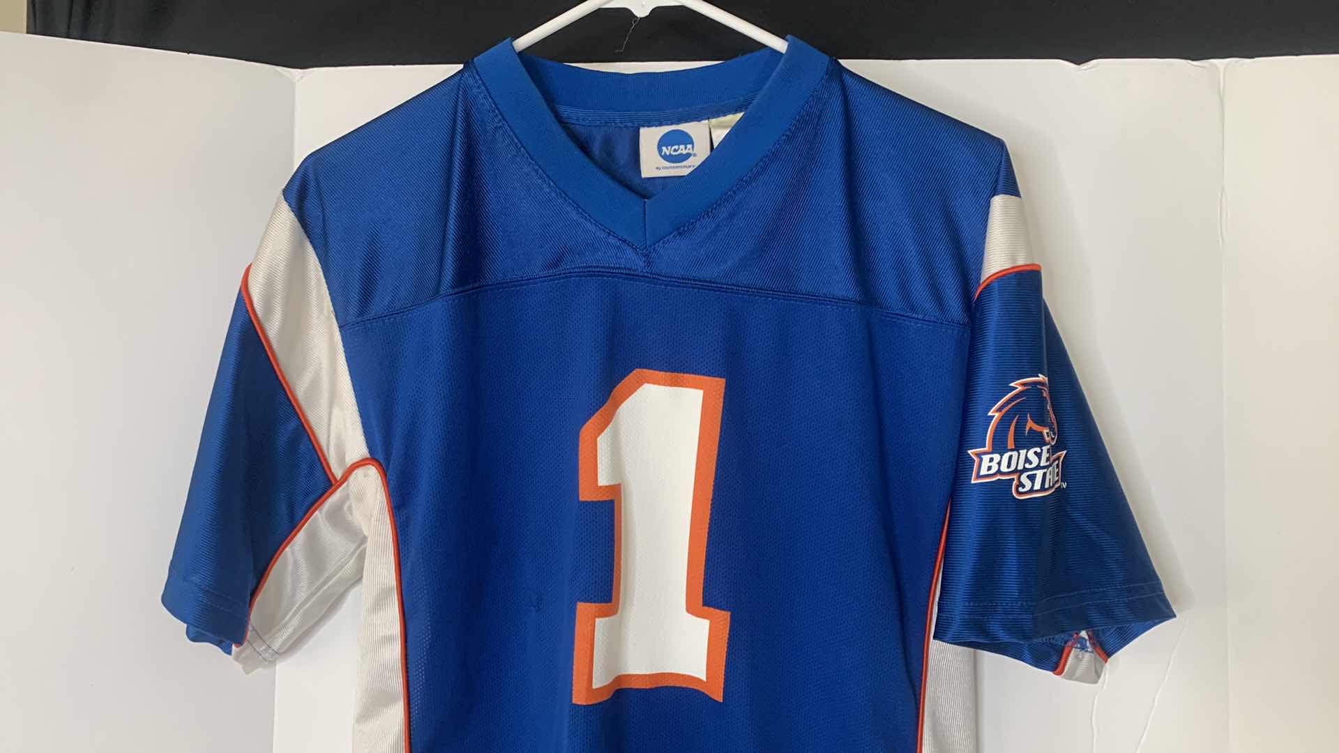Photo 1 of YOUTH XXL BOISE STATE NCAA JERSEY