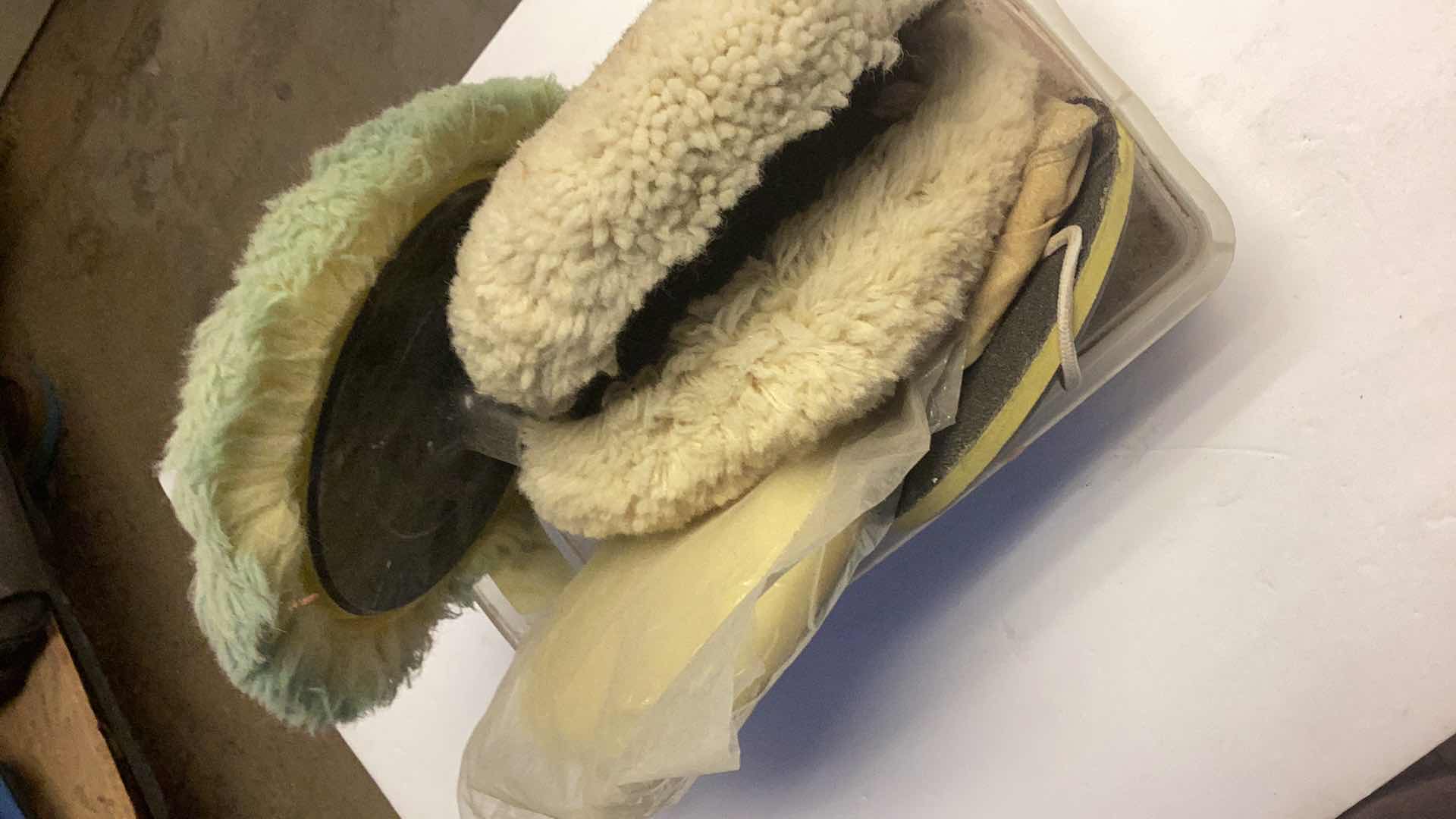 Photo 1 of FLOOR POLISHING ROUND PADS