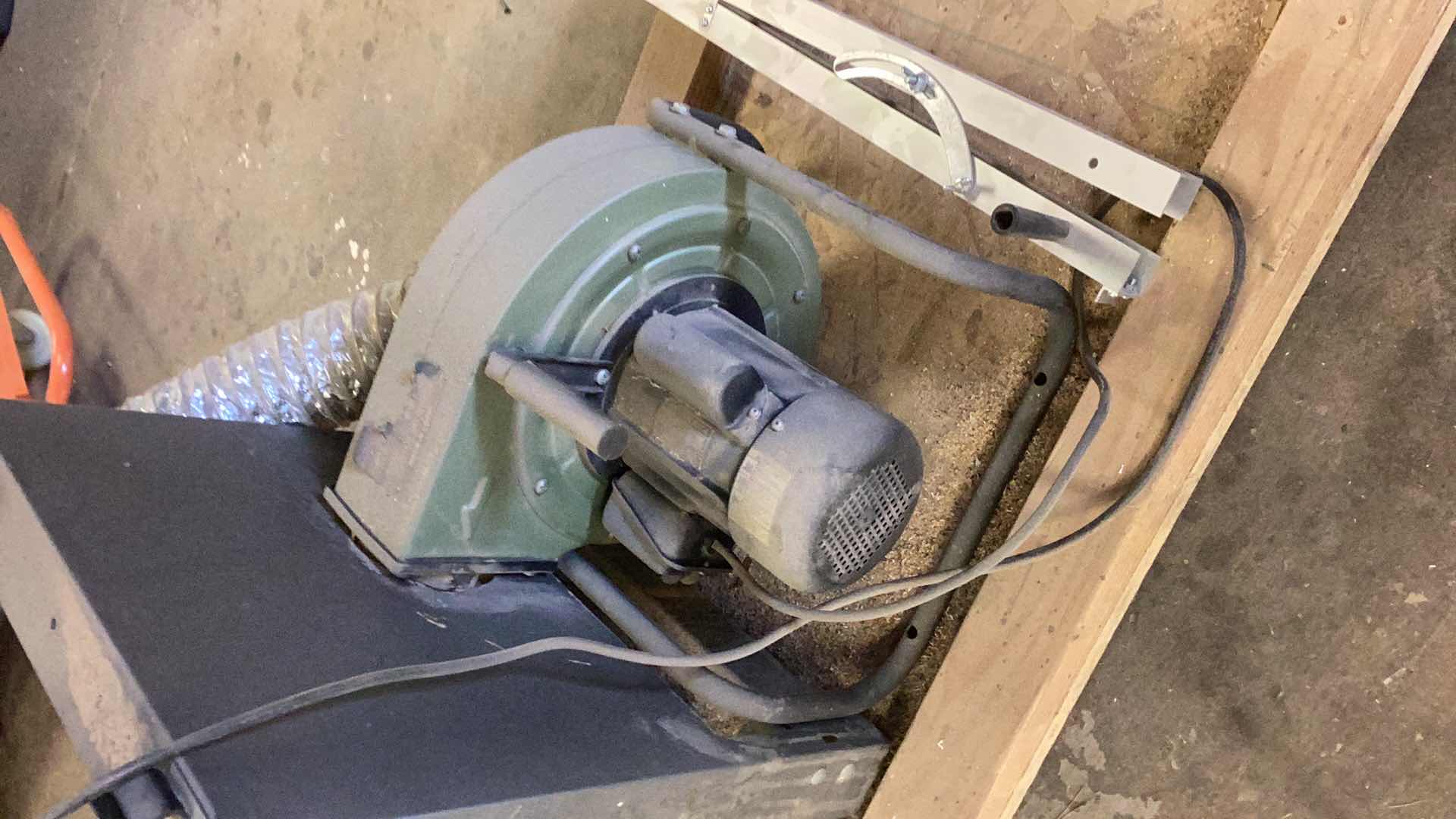 Photo 1 of RYOBI BT3000 10” PRECISION WOOD CUTTING SYSTEM