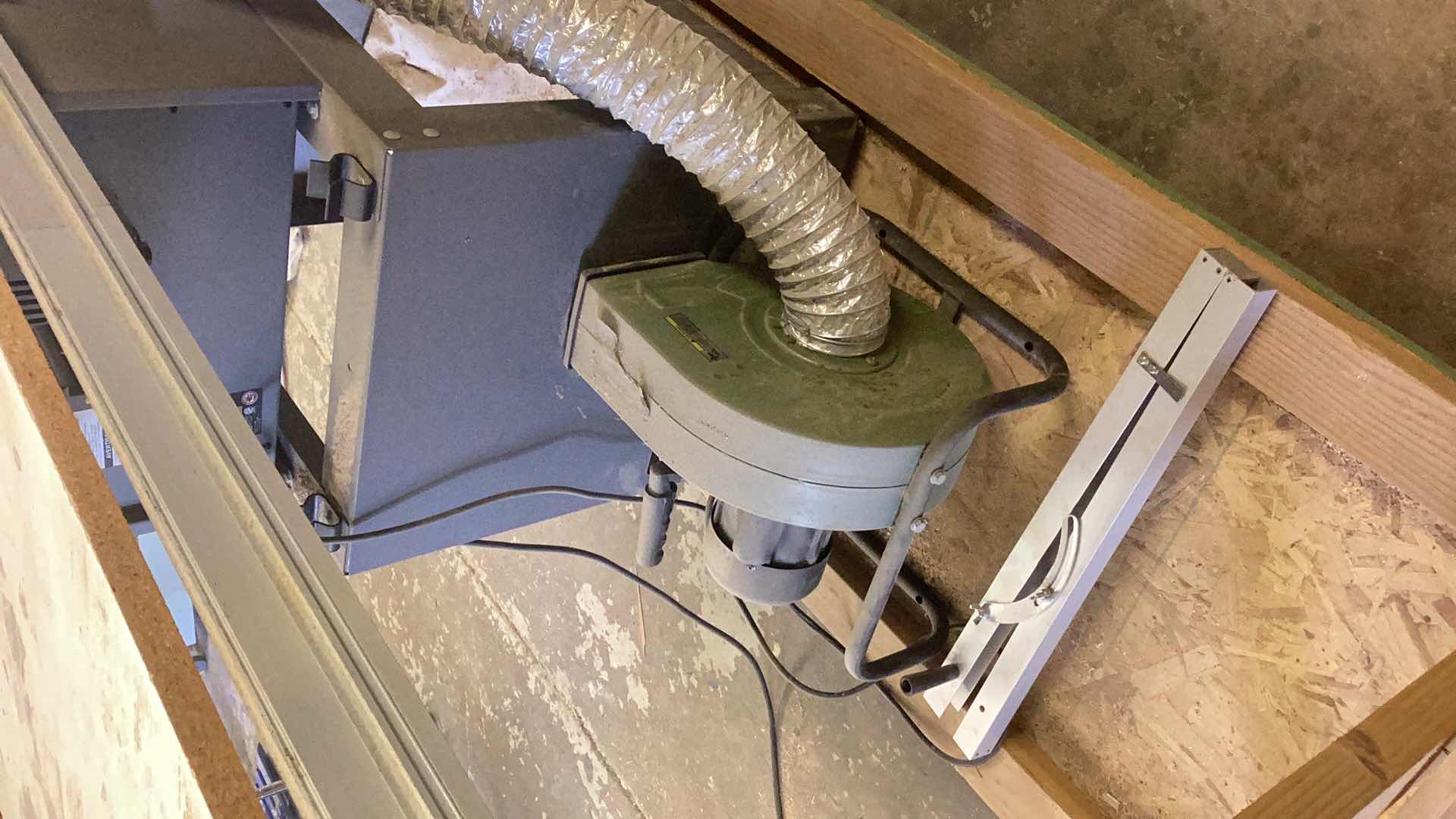 Photo 1 of RYOBI BT3000 10” PRECISION WOOD CUTTING SYSTEM