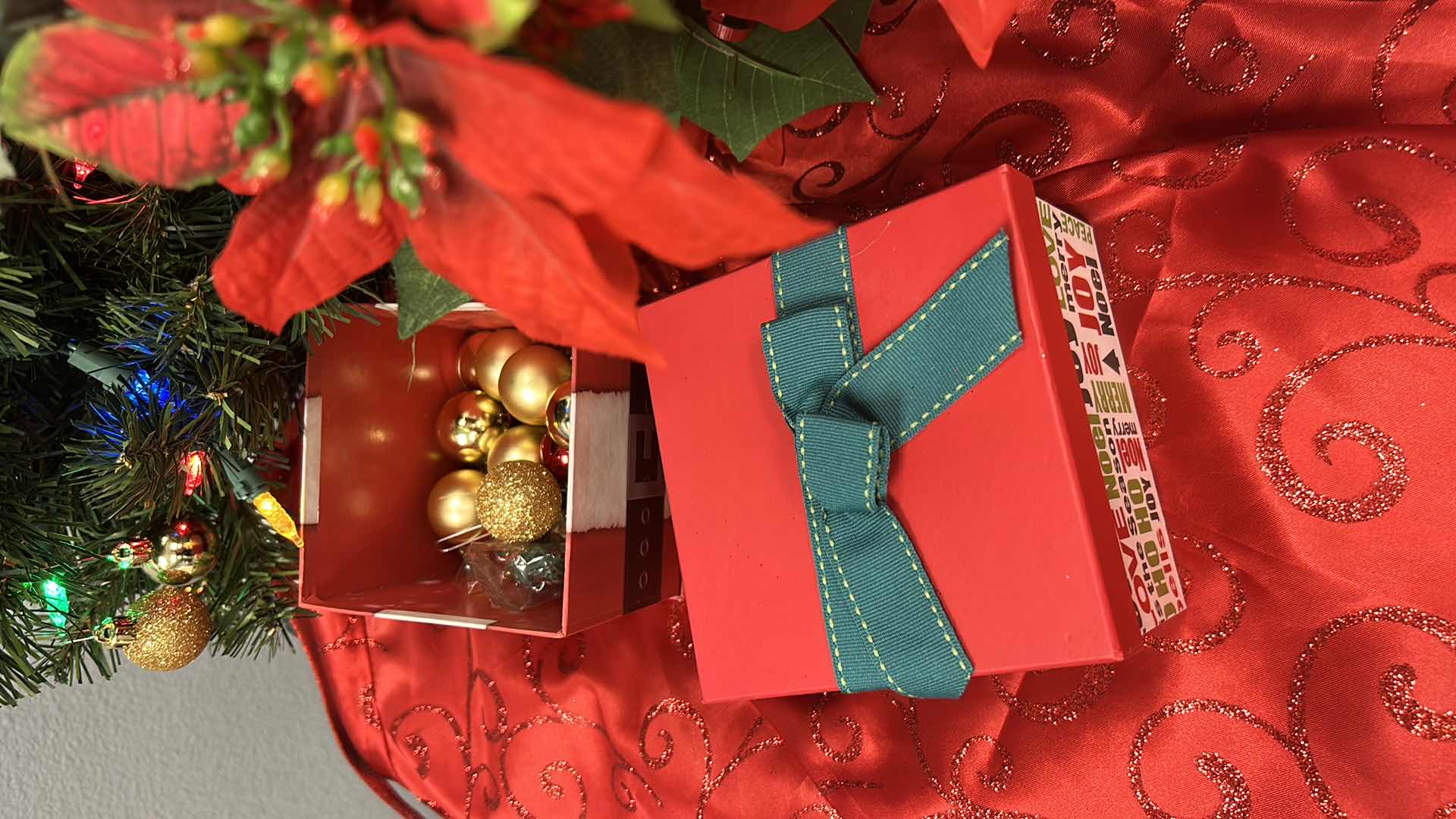 Photo 2 of CHRISTMAS DECOR