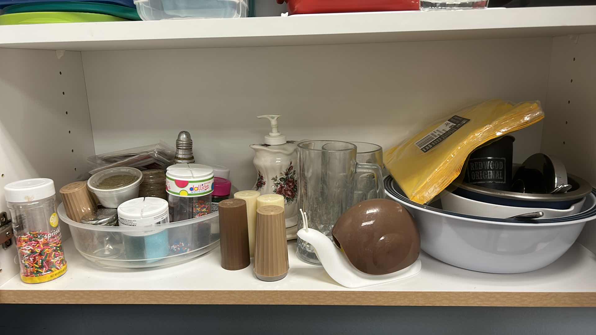 Photo 3 of CONTENTS OF KITCHEN CABINET