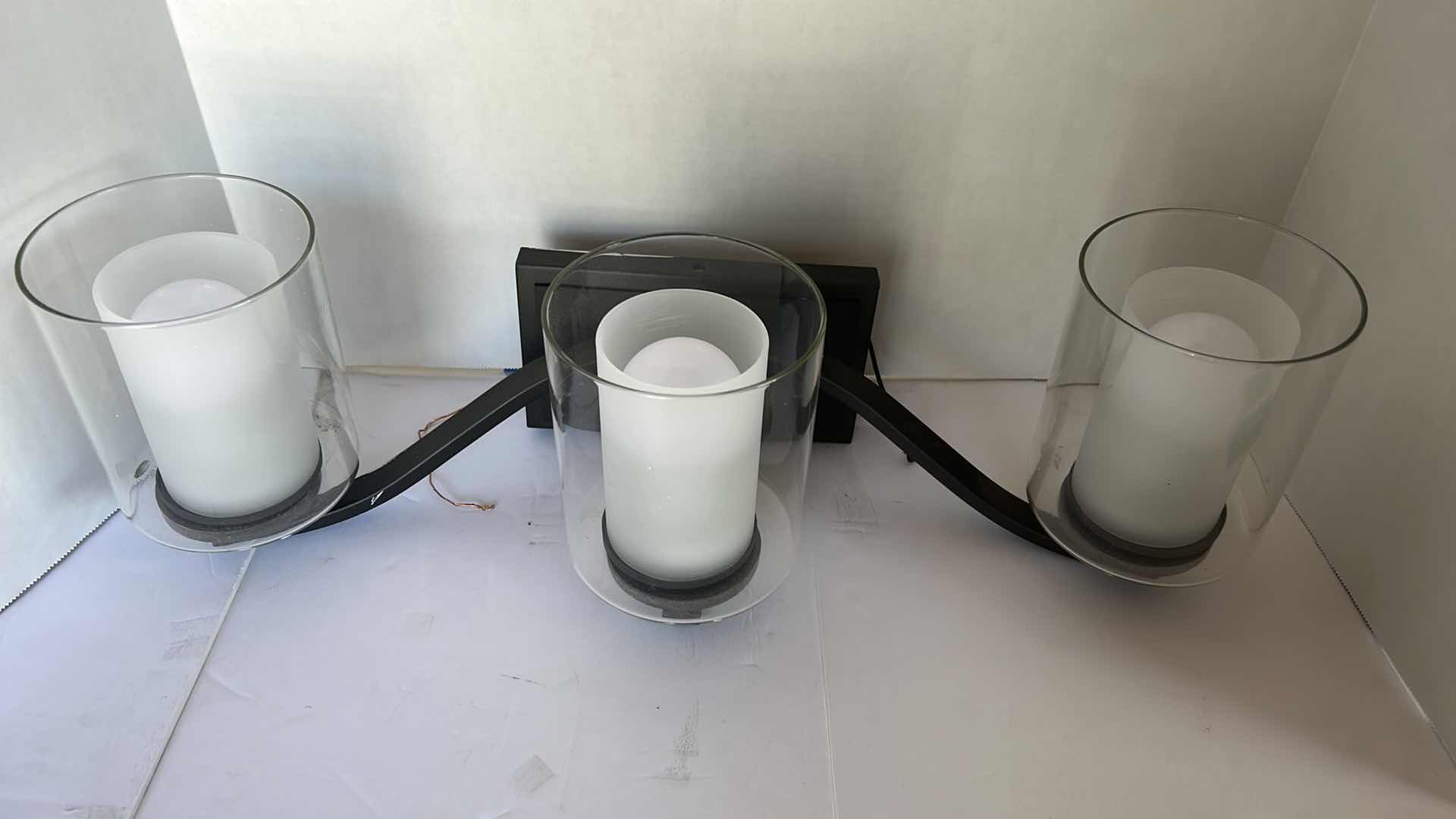 Photo 3 of LIGHTING FIXTURE 24” x 8”