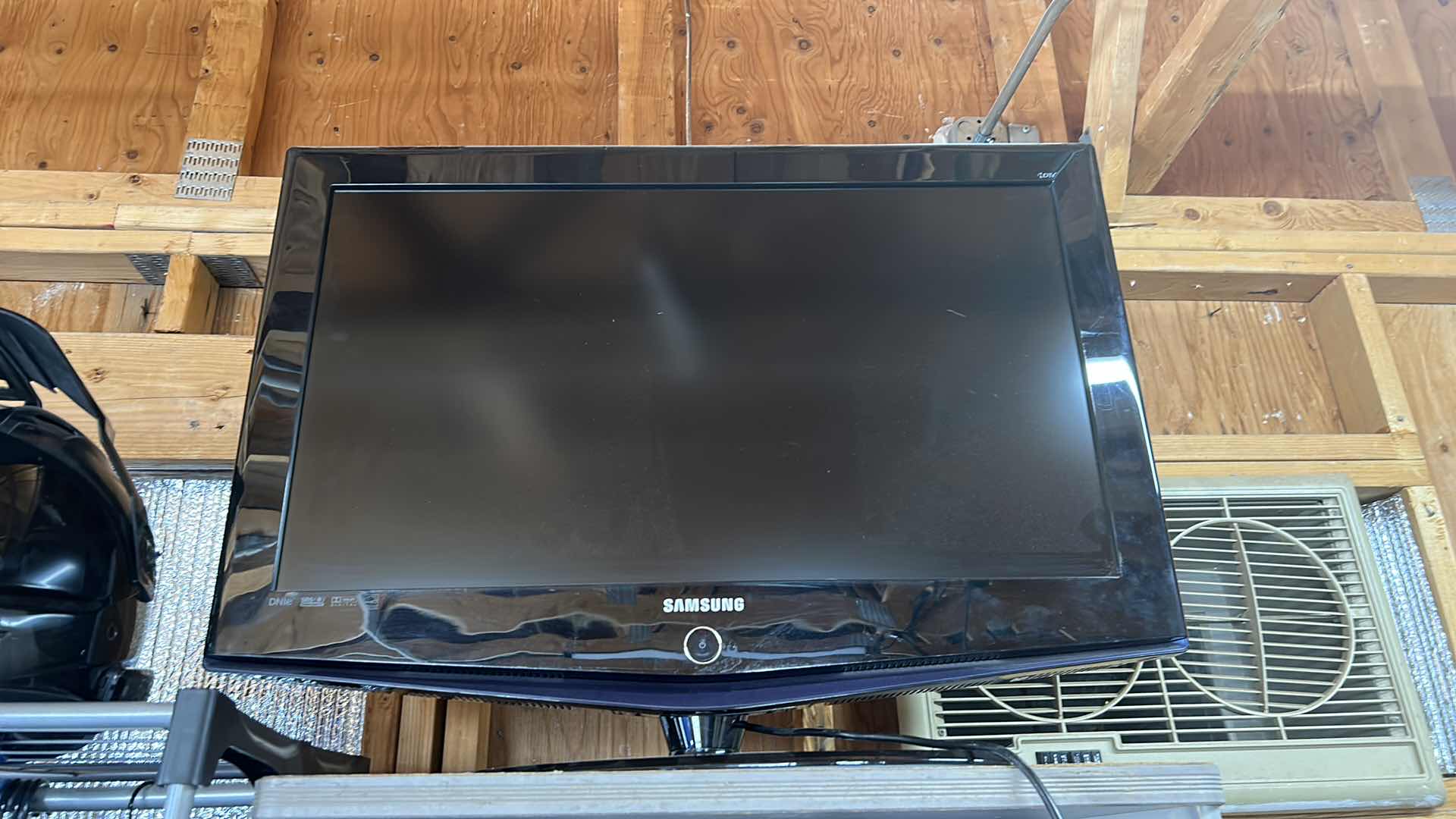 Photo 1 of SAMSUNG 30” TV