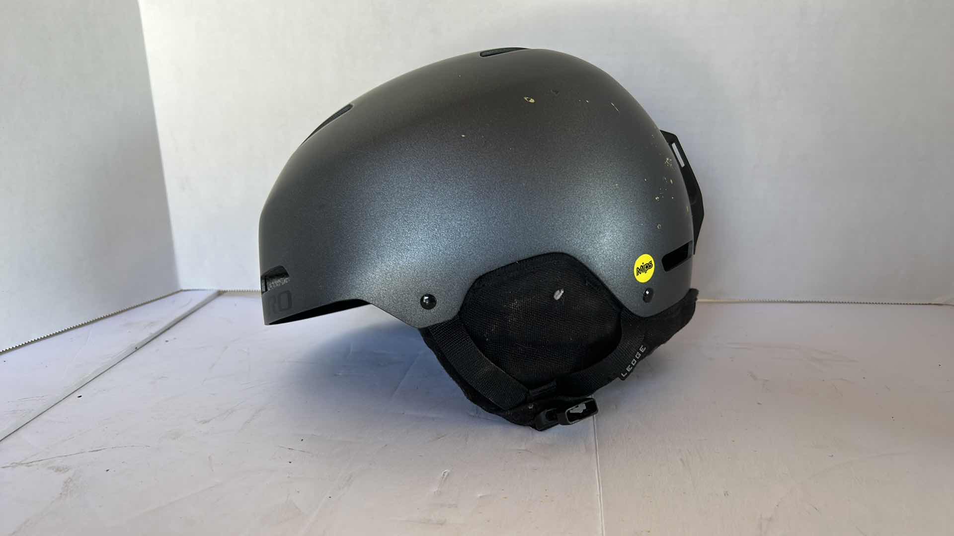 Photo 1 of GIRO SNOW SPORTS HELMET MIPS LEDGE SIZE MED