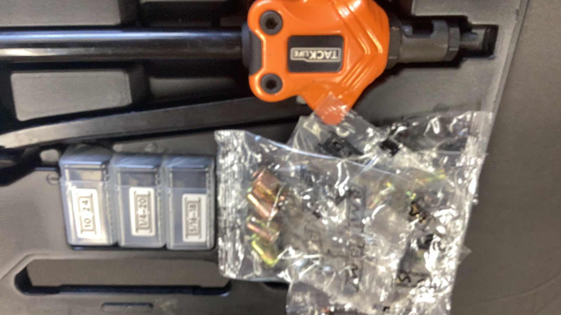 Photo 3 of TACK LIFE PUMPING ROD TYPE HAND NUT RIVETER IN CASE