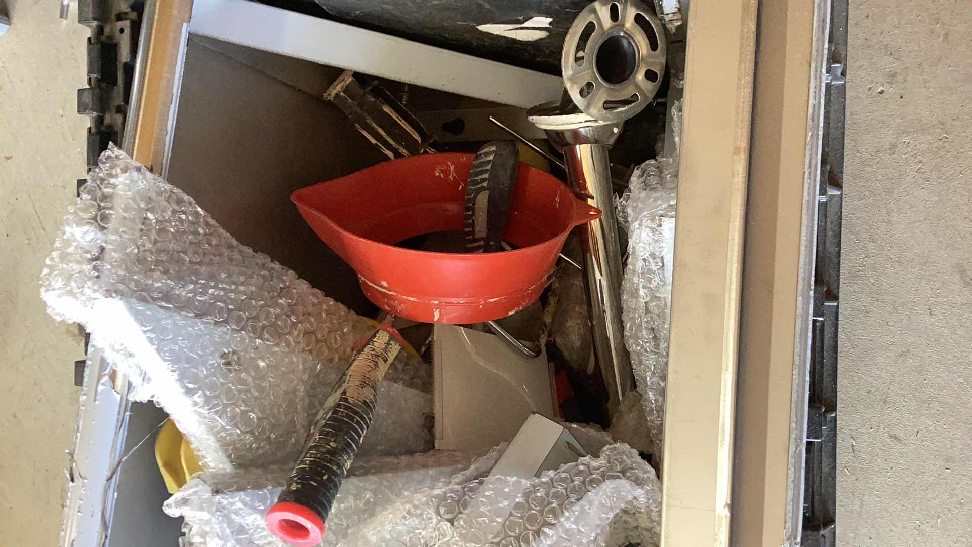 Photo 1 of PAINTING EQUIPMENT AND AN ELECTRIC MOTOR