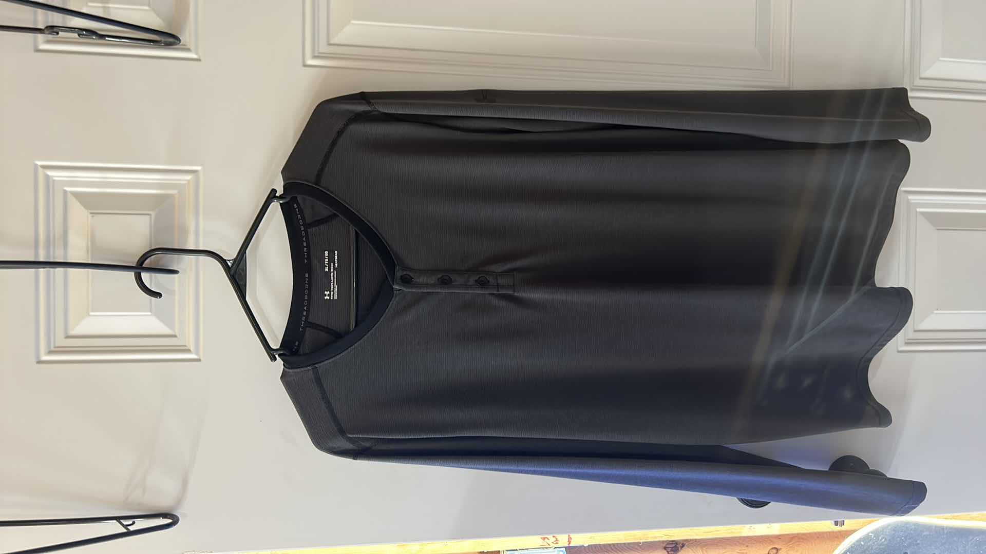 Photo 1 of 4 MENS UNDER ARMOR SHIRTS SIZE XL