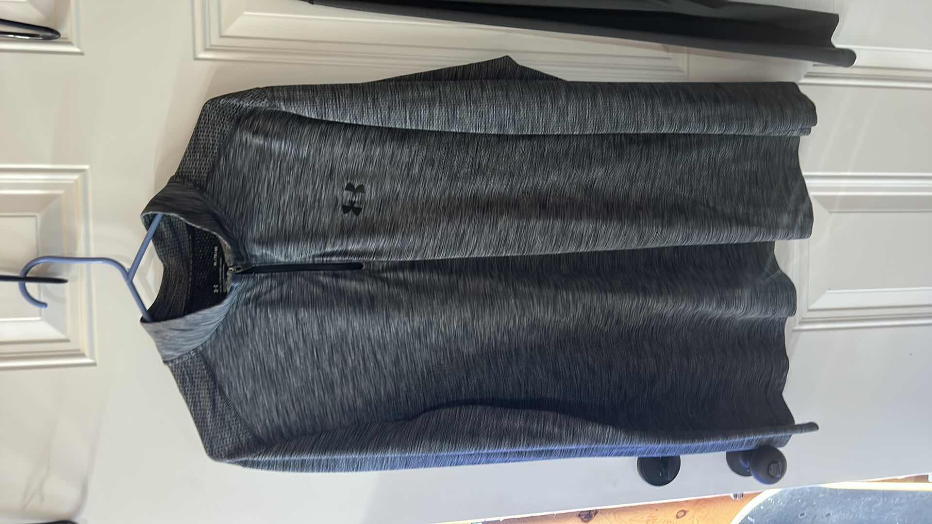 Photo 1 of 4 MENS UNDER ARMOR SHIRTS SIZE XL