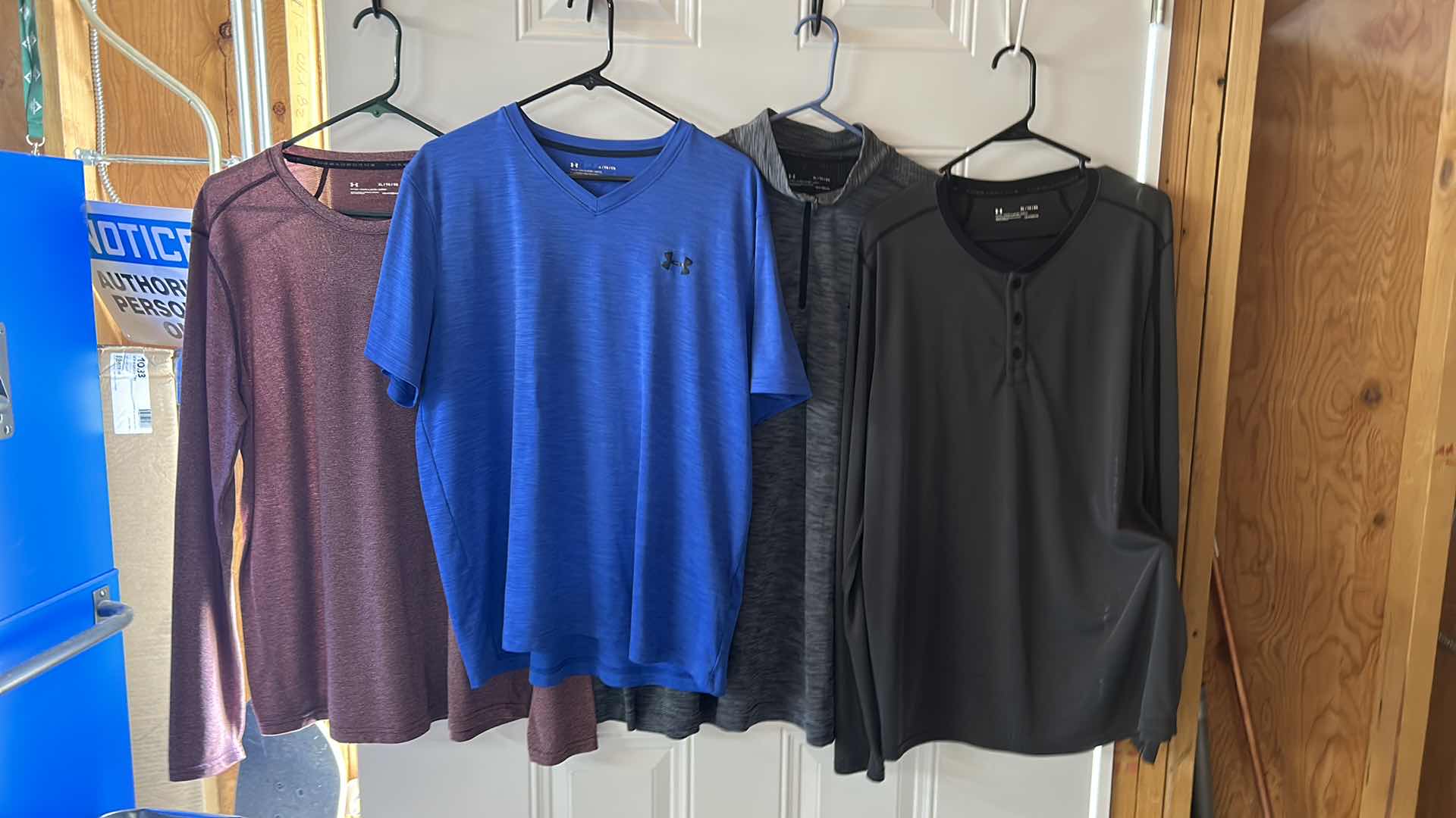 Photo 1 of 4 MENS UNDER ARMOR SHIRTS SIZE XL