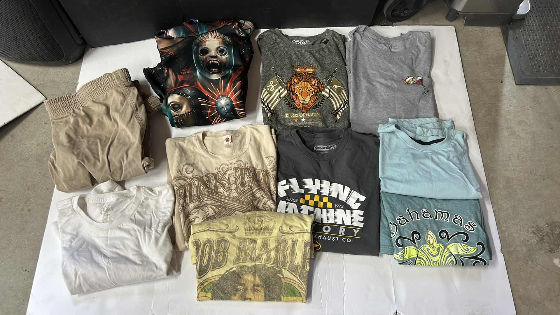 Photo 7 of MENS CLOTHING ASSORTMENT SIZE XL