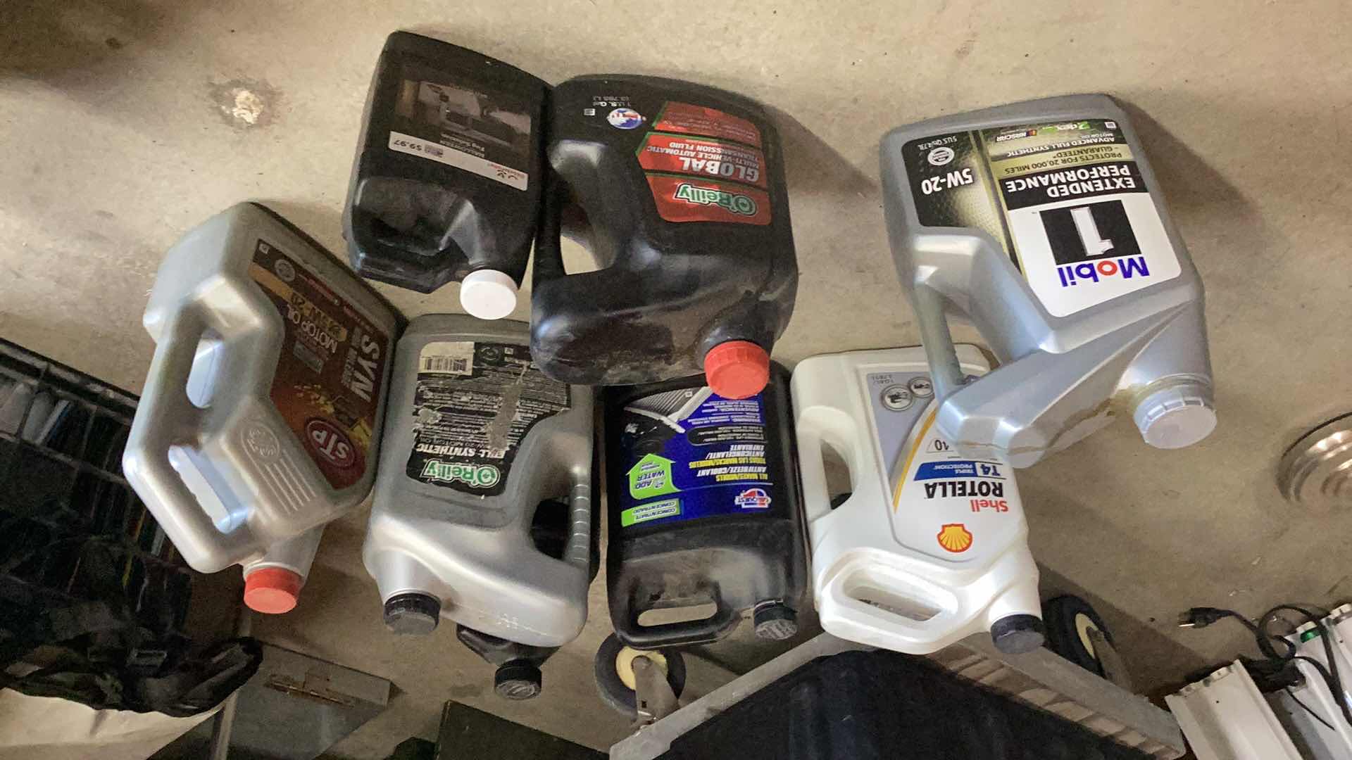 Photo 1 of LOT OF AUTOMOBILE OILS