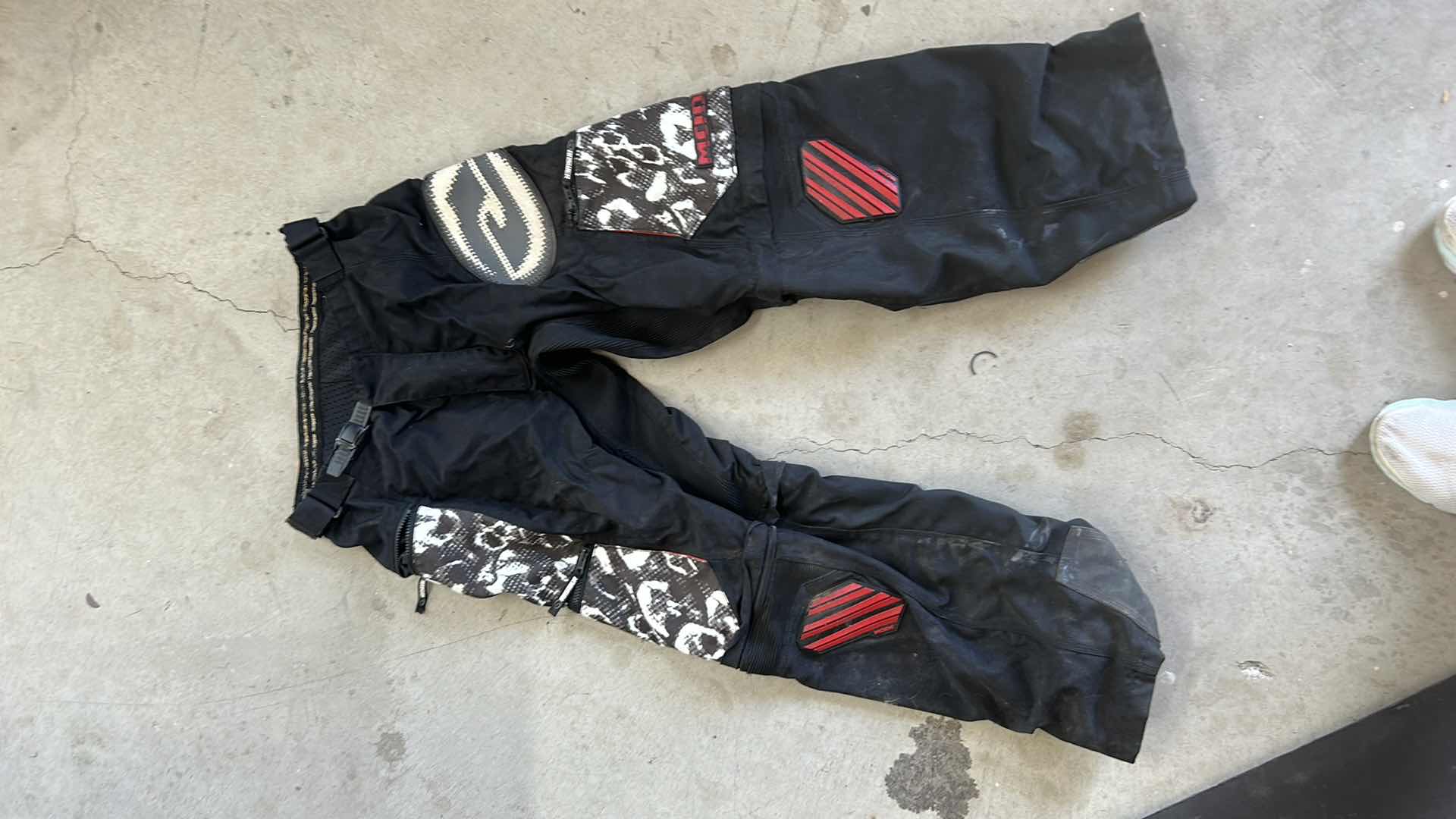 Photo 4 of MODE MOTORCYCLE PANTS