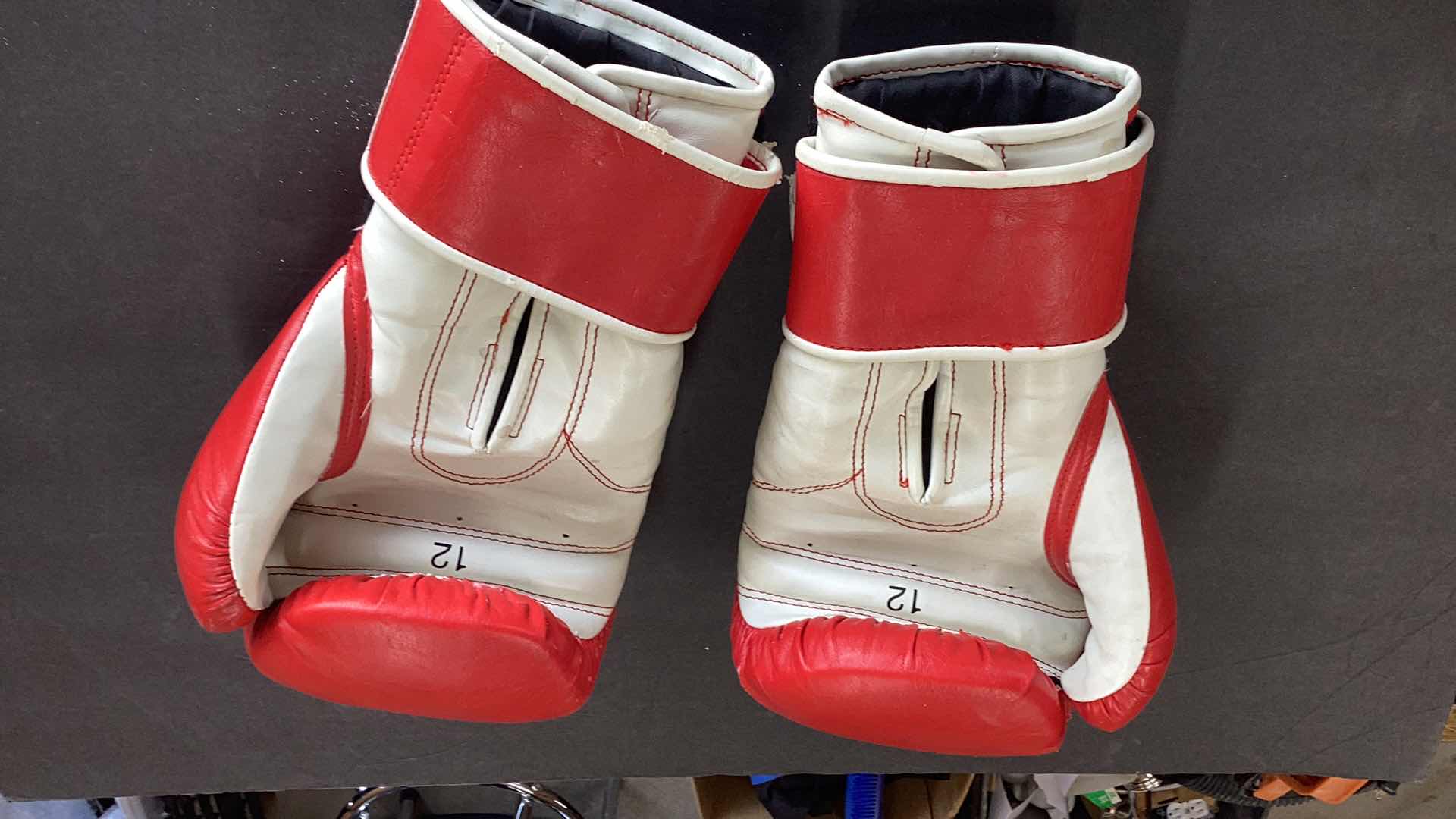 Photo 2 of EVERLAST BOXING GLOVES SIZE 12