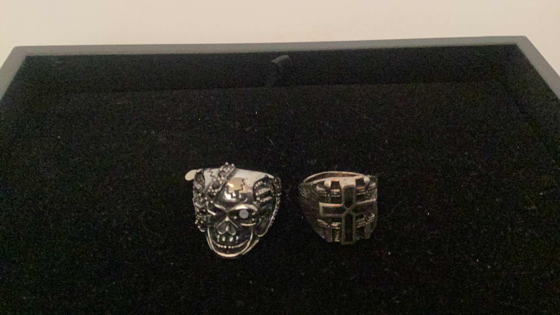 Photo 1 of MENS RINGS SIZE 8