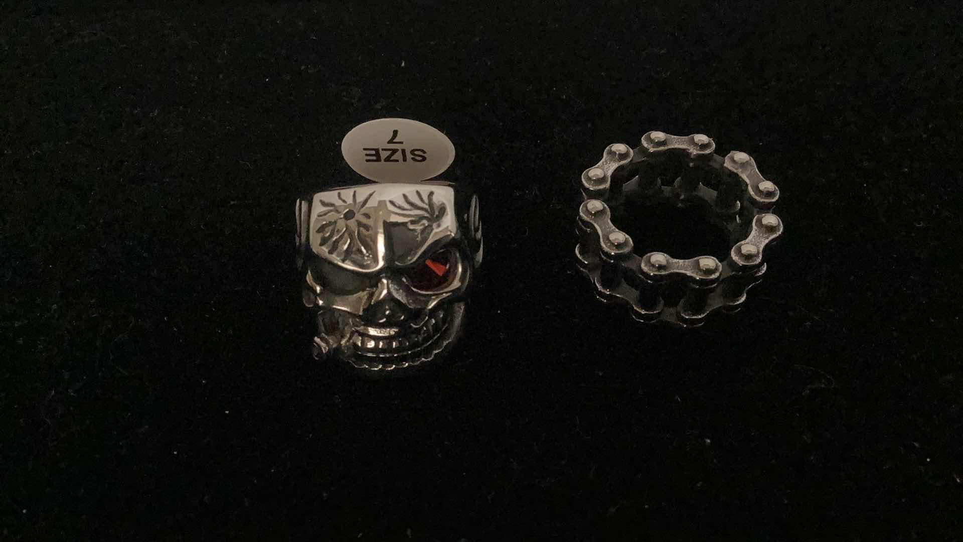 Photo 1 of MENS RINGS SIZE 7