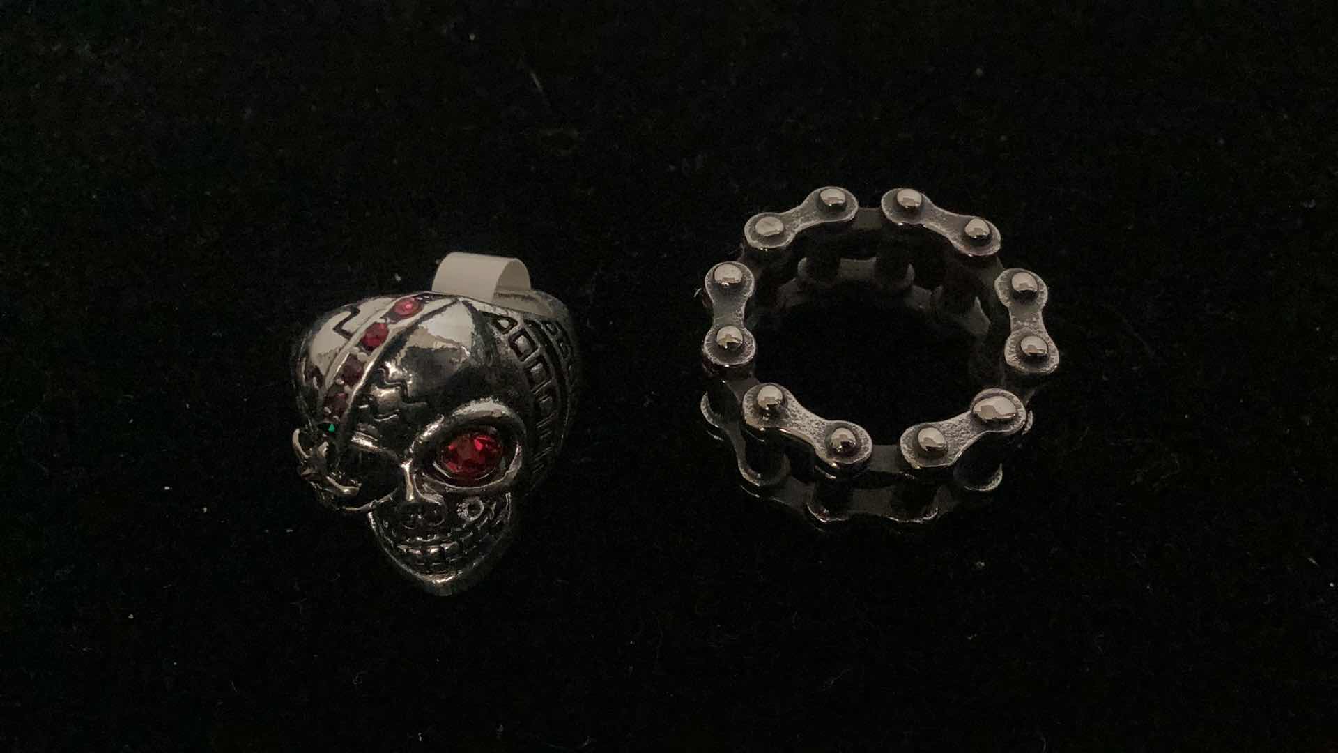 Photo 1 of MENS RINGS SIZE 7