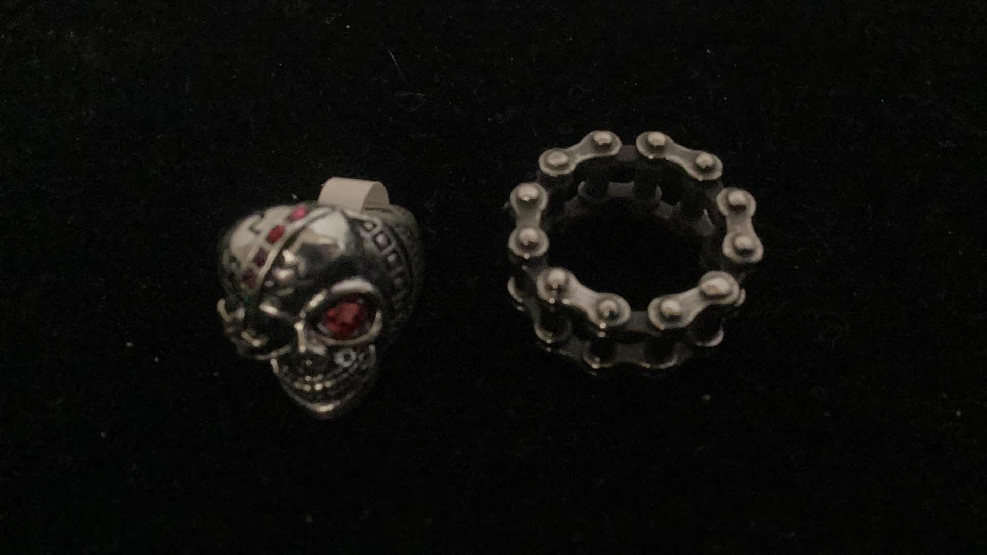 Photo 1 of MENS RINGS SIZE 7