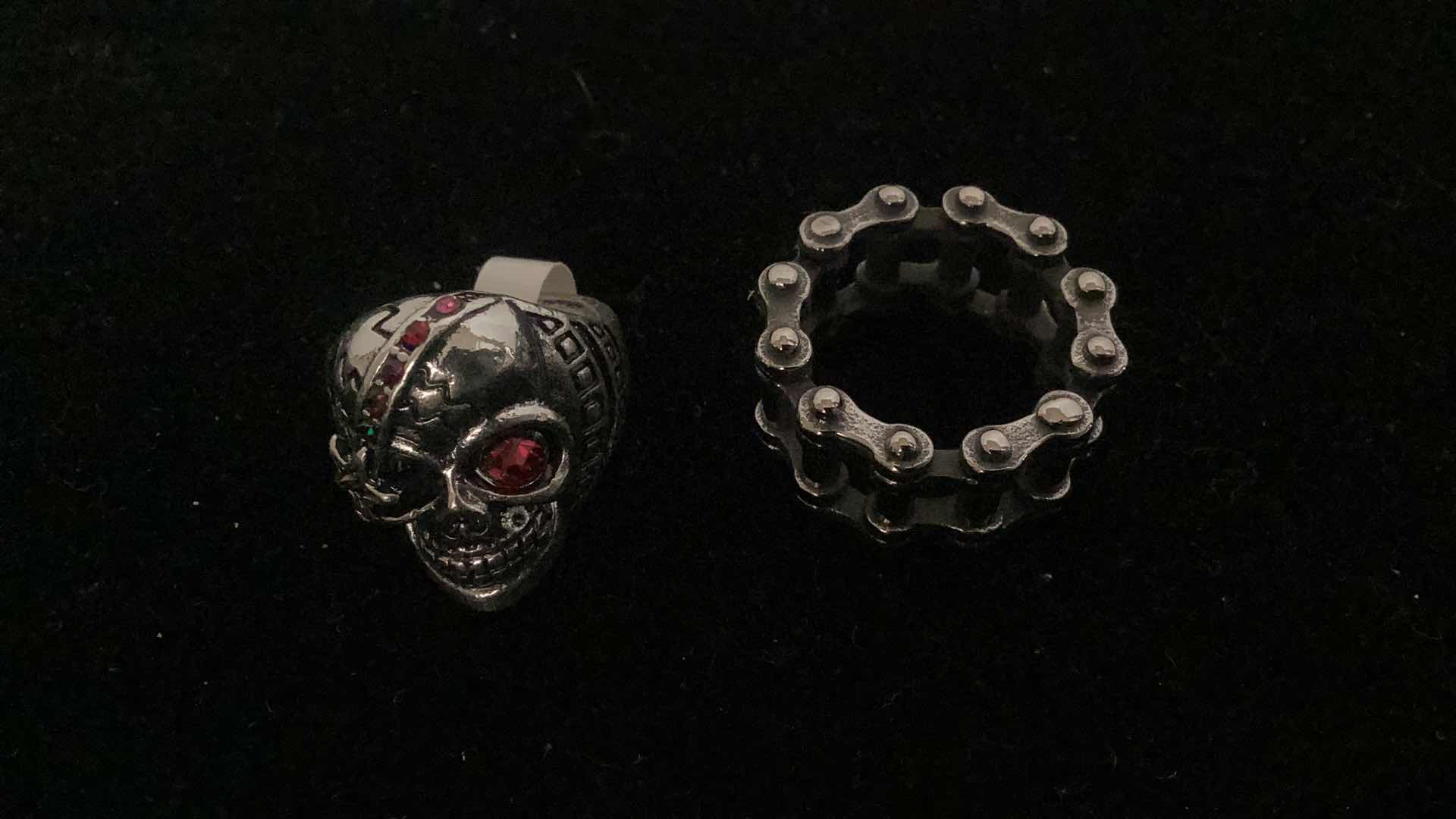 Photo 1 of MENS RINGS SIZE 7