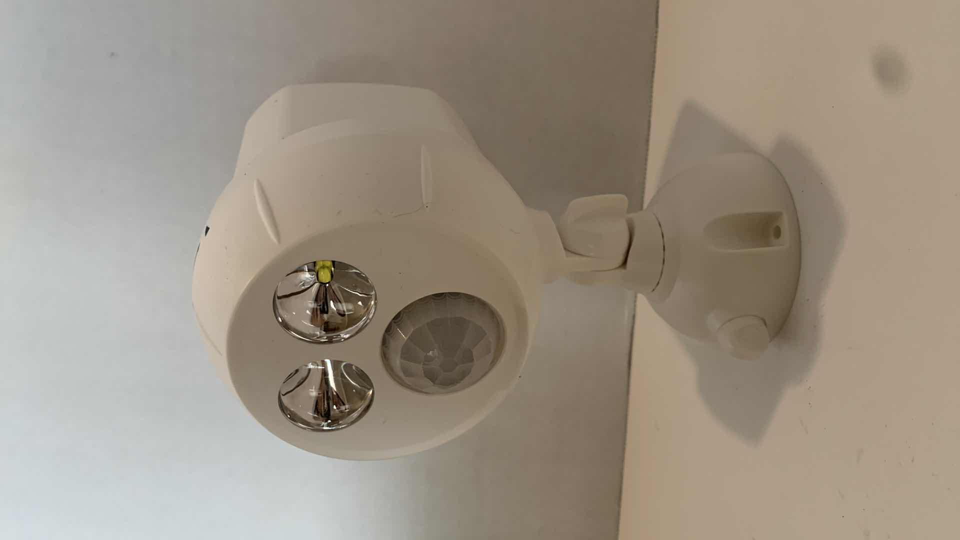 Photo 1 of 3 BEAMS MB383 ULTRABRIGHT LED SPOTLIGHT WITH BOX