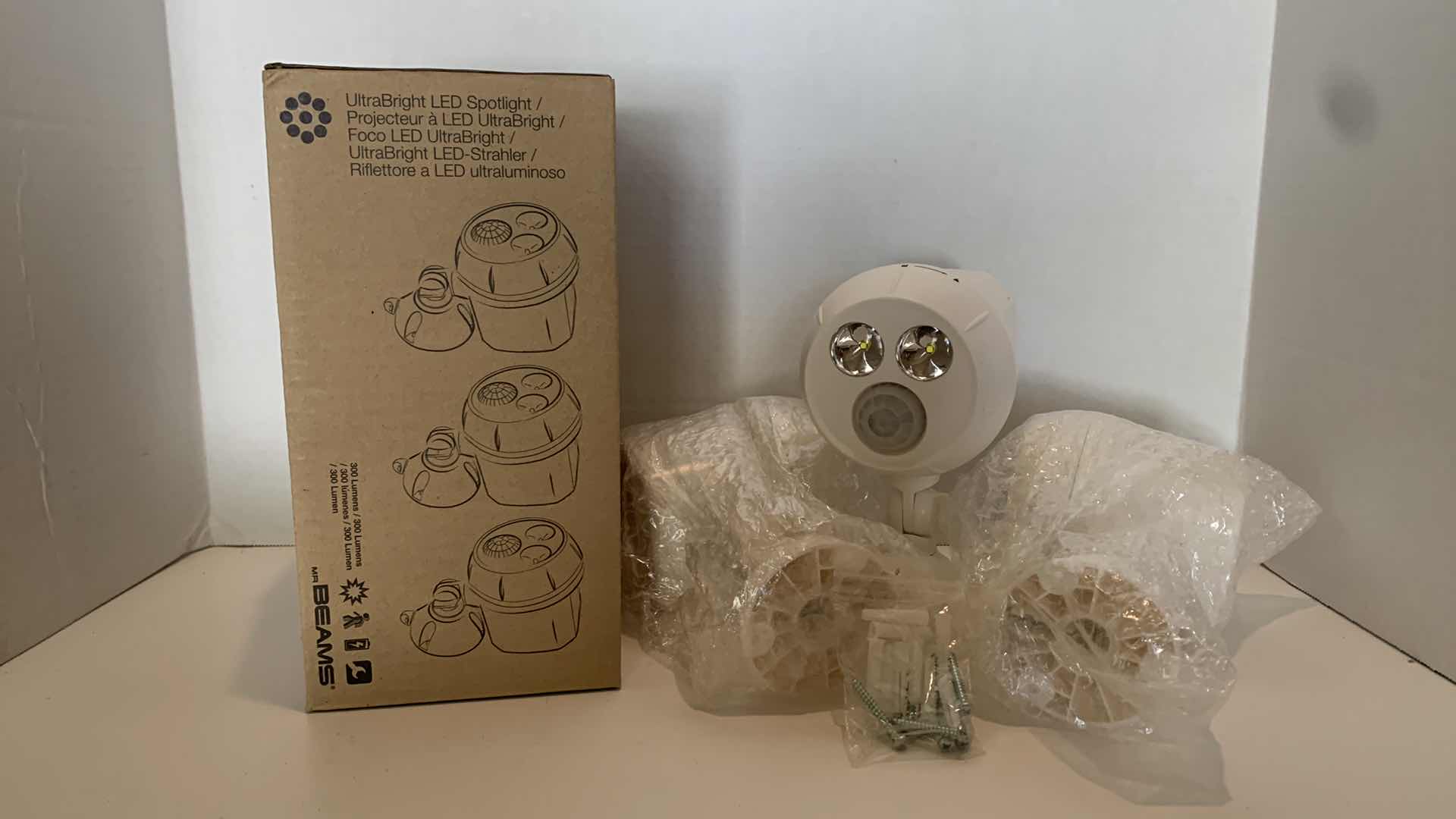 Photo 1 of 3 BEAMS MB383 ULTRABRIGHT LED SPOTLIGHT WITH BOX