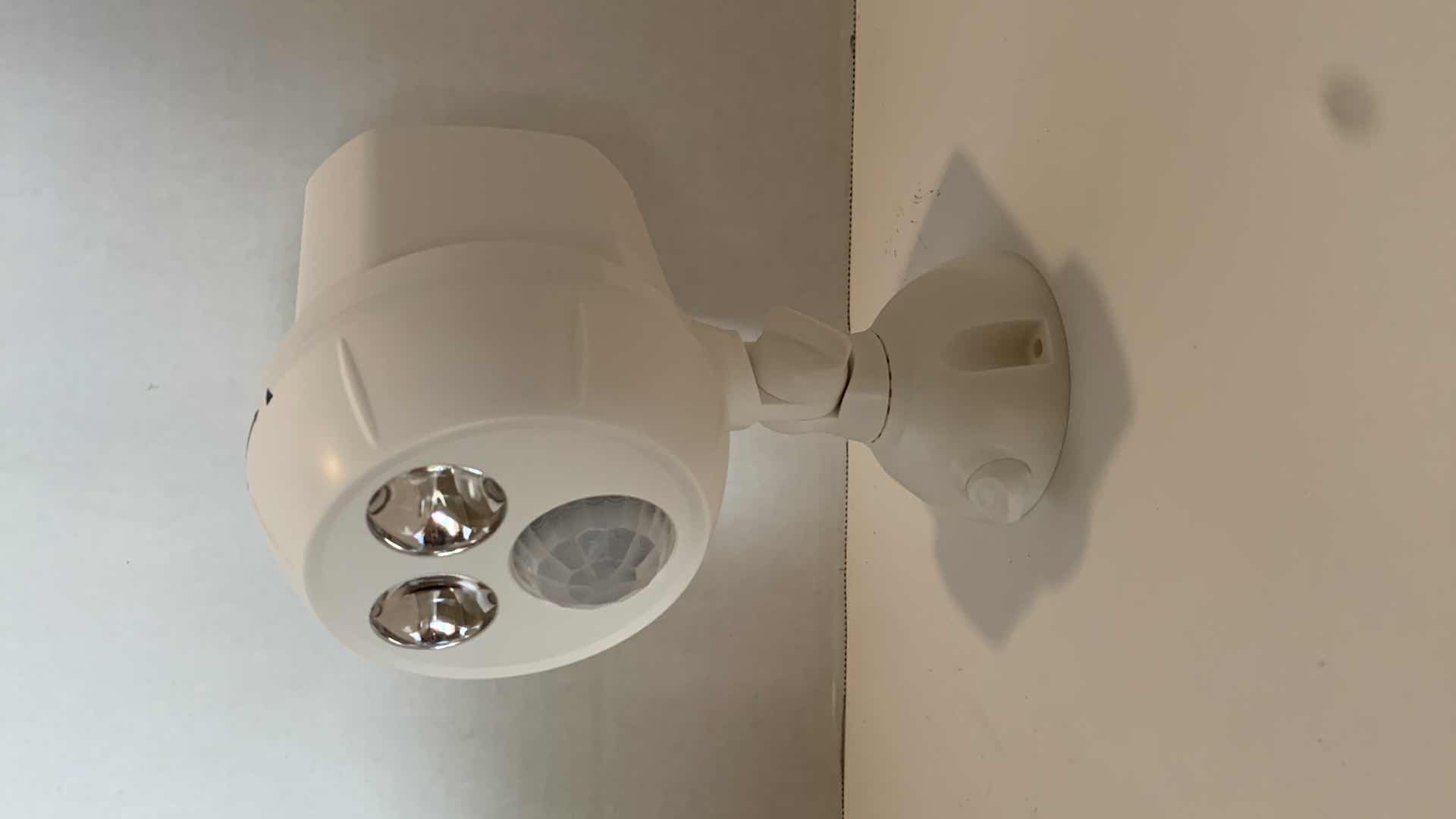 Photo 1 of 3 BEAMS MB383 ULTRABRIGHT LED SPOTLIGHT WITH BOX