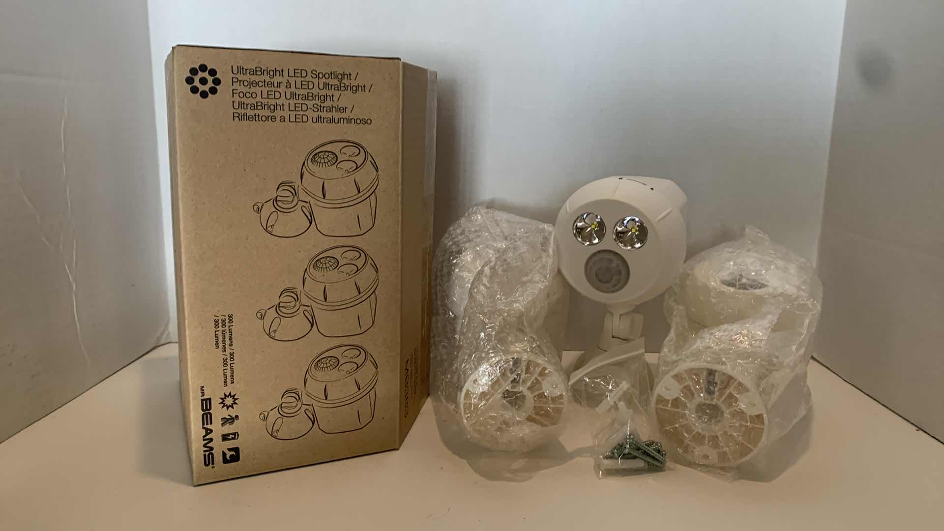 Photo 1 of 3 BEAMS MB383 ULTRABRIGHT LED SPOTLIGHT WITH BOX