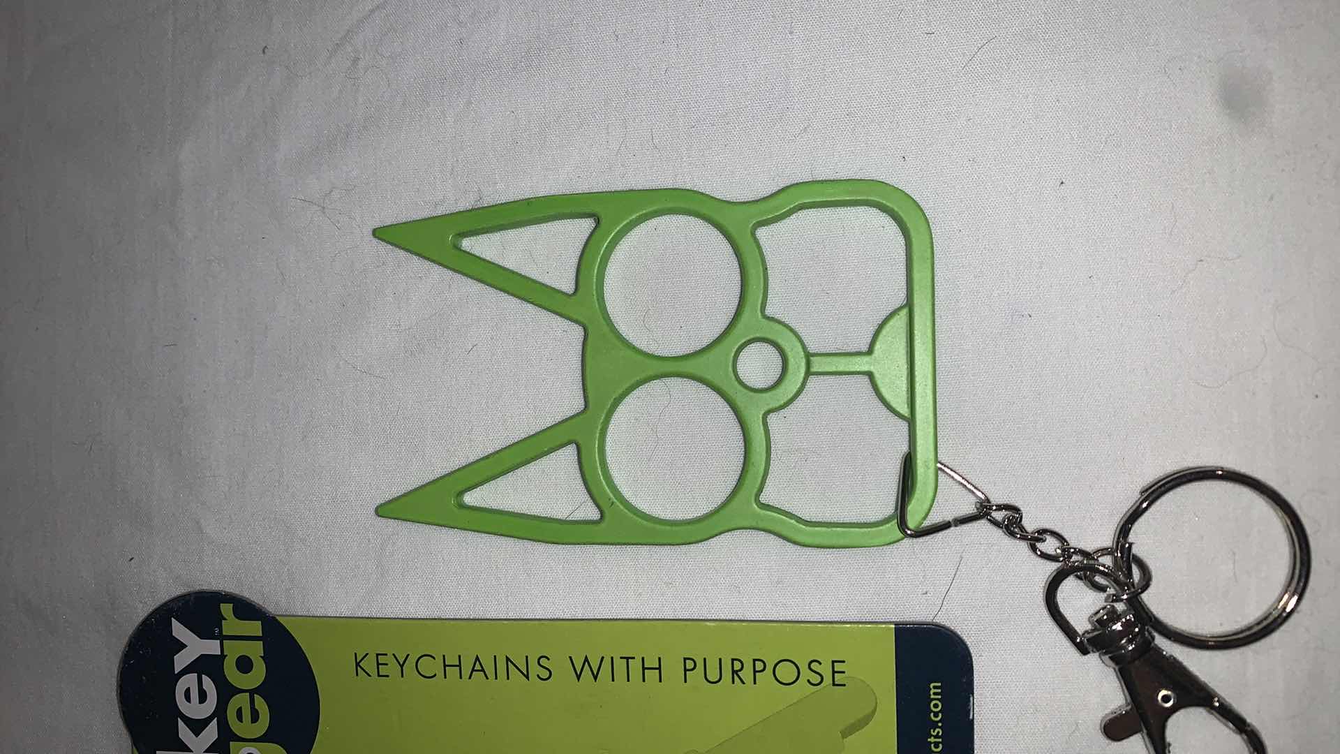 Photo 3 of KEYCHAIN PROTECTION SET WITH WHISTLE AND CAT EYES MELEE
