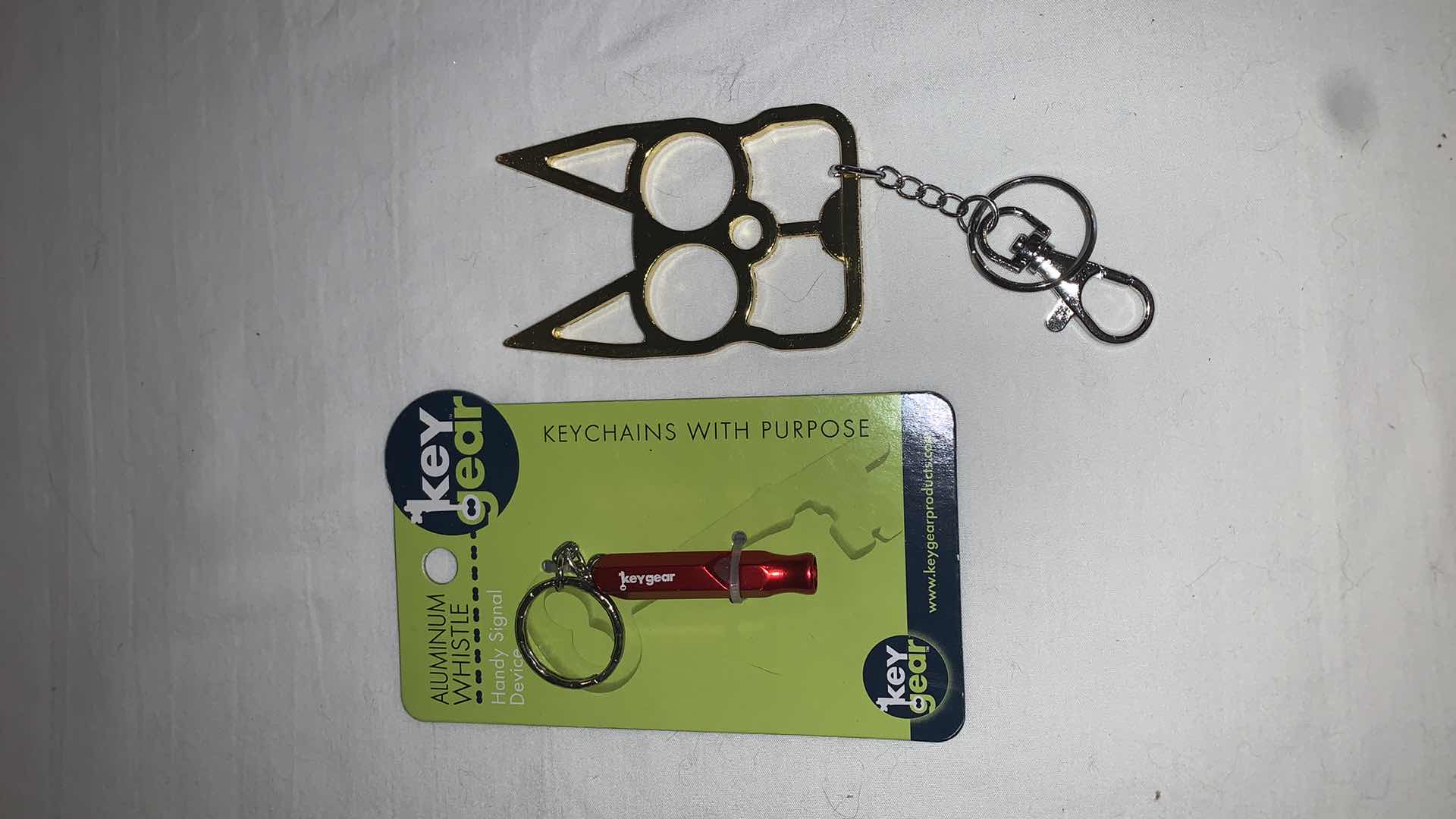 Photo 1 of KEYCHAIN PROTECTION SET WITH WHISTLE AND CAT EYES MELEE