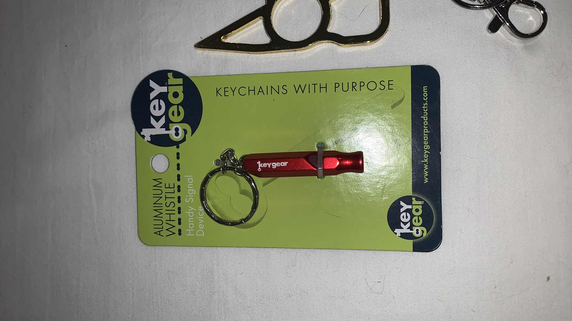 Photo 2 of KEYCHAIN PROTECTION SET WITH WHISTLE AND CAT EYES MELEE