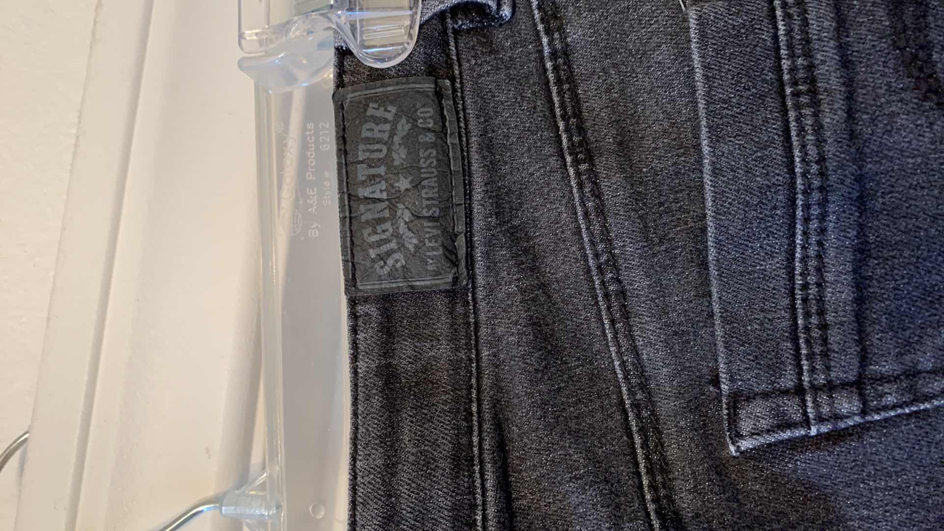 Photo 1 of GIRLS LEVI STRAUSS SIGNATURE SKINNY FIT SIZE 10 REGULAR