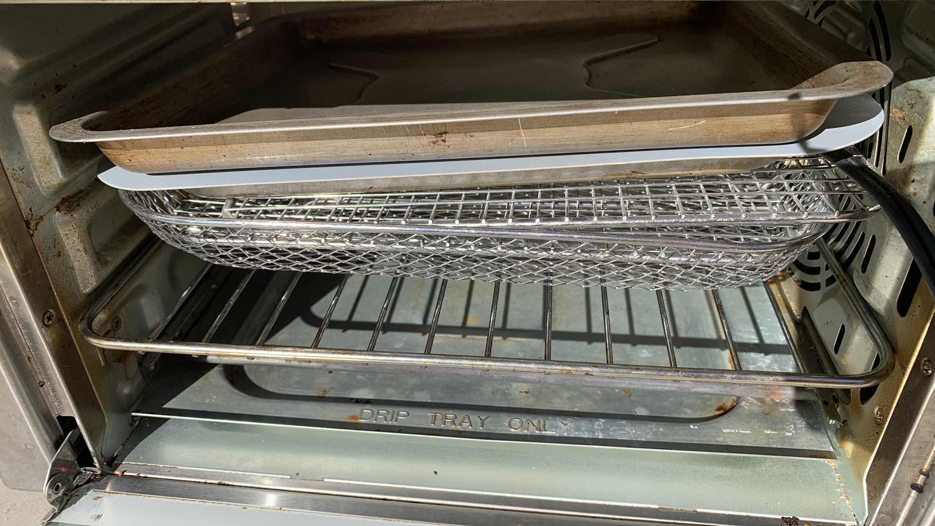 Photo 1 of TOASTER OVEN