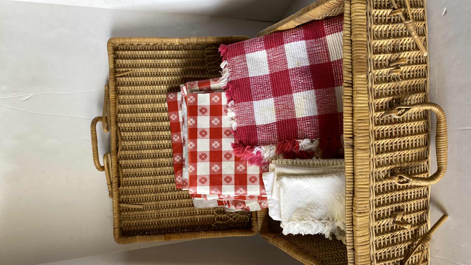 Photo 1 of BASKET WITH TABLECLOTHS NAPKINS AND TABLECLOTH HOLDERS SEE PICS FOR MORE TABLECLOTHS