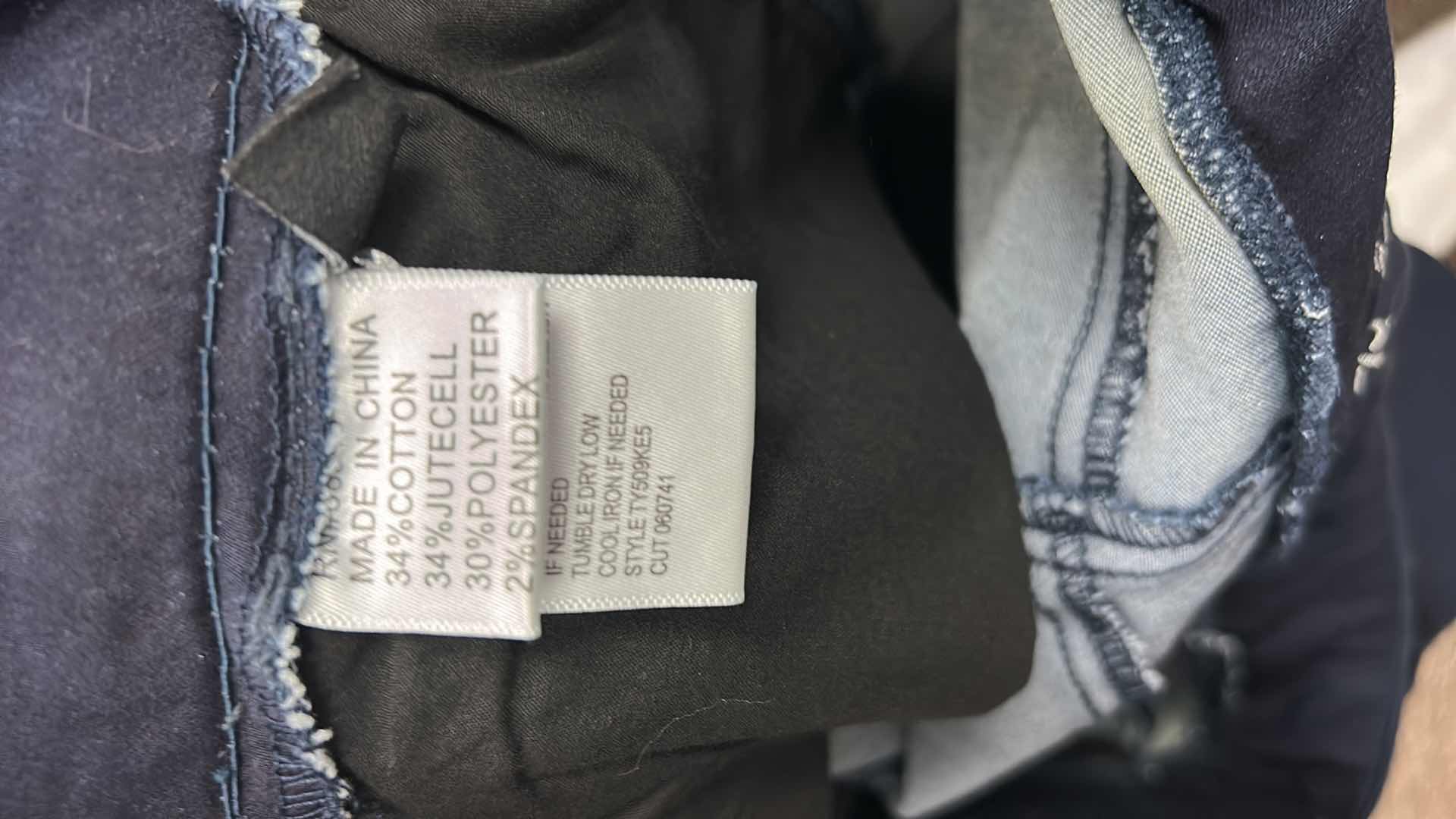 Photo 1 of NWT WOMEN'S SIZE 32/14 PLATINUM DENIM PANTS -  true luxe JEANS, $129.95