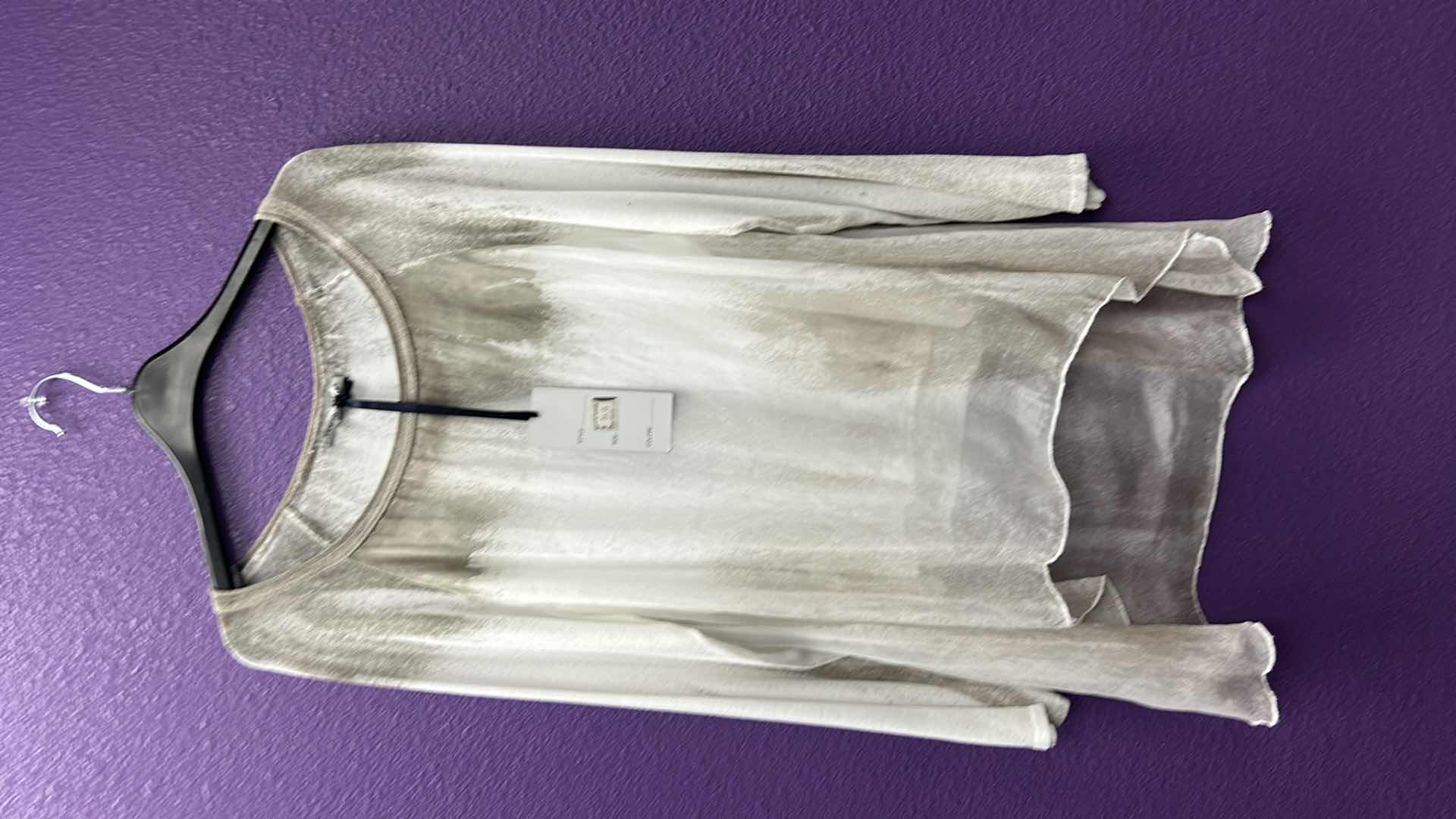 Photo 1 of NWT WOMEN'S SIZE LARGE BLOUSE -  tempo Paris  $89.95.