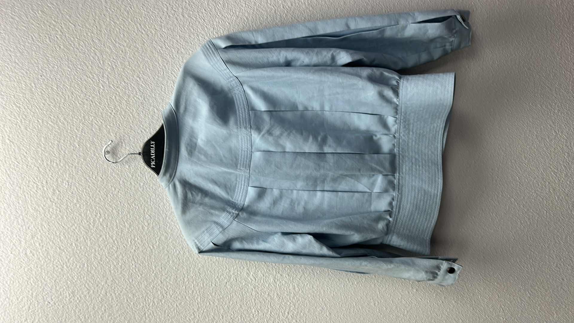 Photo 1 of NWT WOMEN'S SIZE 38 LIGHT BLUE ZIP UP LINEN SATIN LINED JACKET 