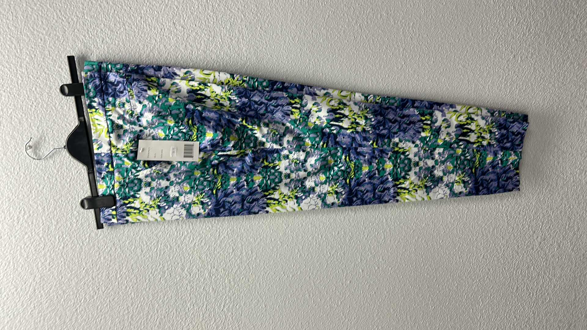 Photo 1 of NWT WOMEN'S SIZE 16 FLORAL PANTS $39.95 