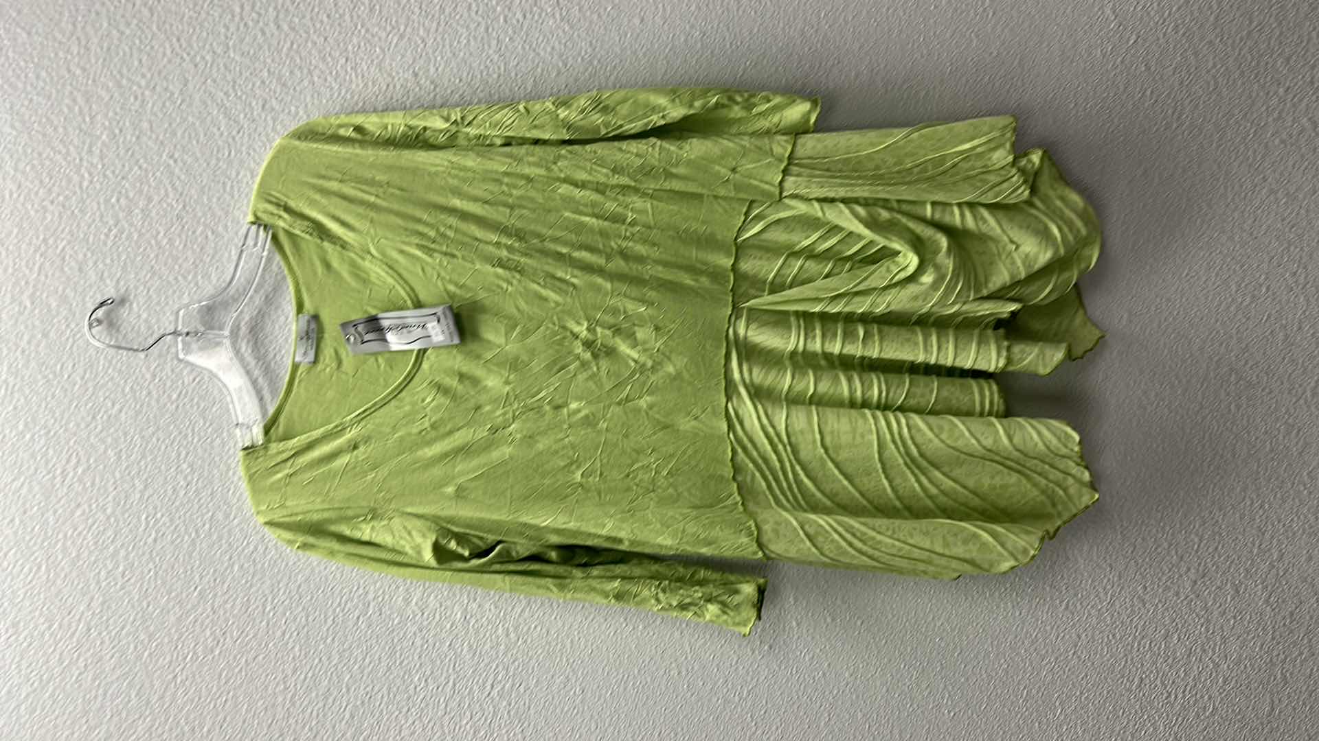 Photo 1 of NWT WOMEN'S SIZE MED - LIME GREEN BLOUSE  $79.95