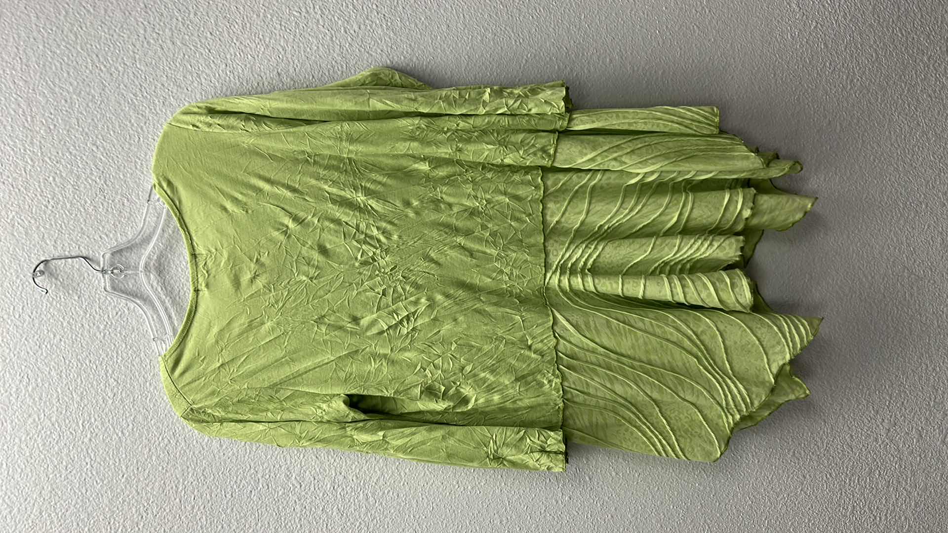 Photo 1 of NWT WOMEN'S SIZE MED - LIME GREEN BLOUSE  $79.95