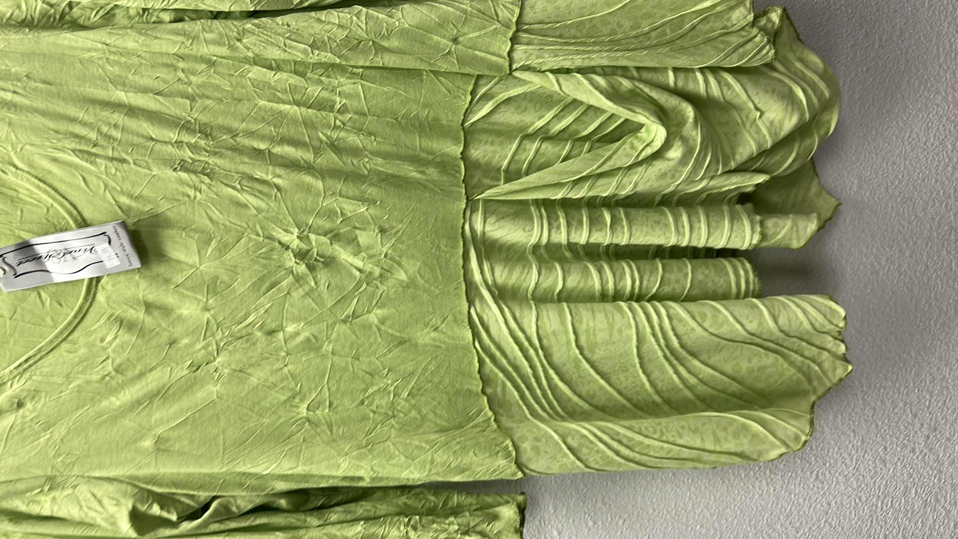 Photo 1 of NWT WOMEN'S SIZE MED - LIME GREEN BLOUSE  $79.95